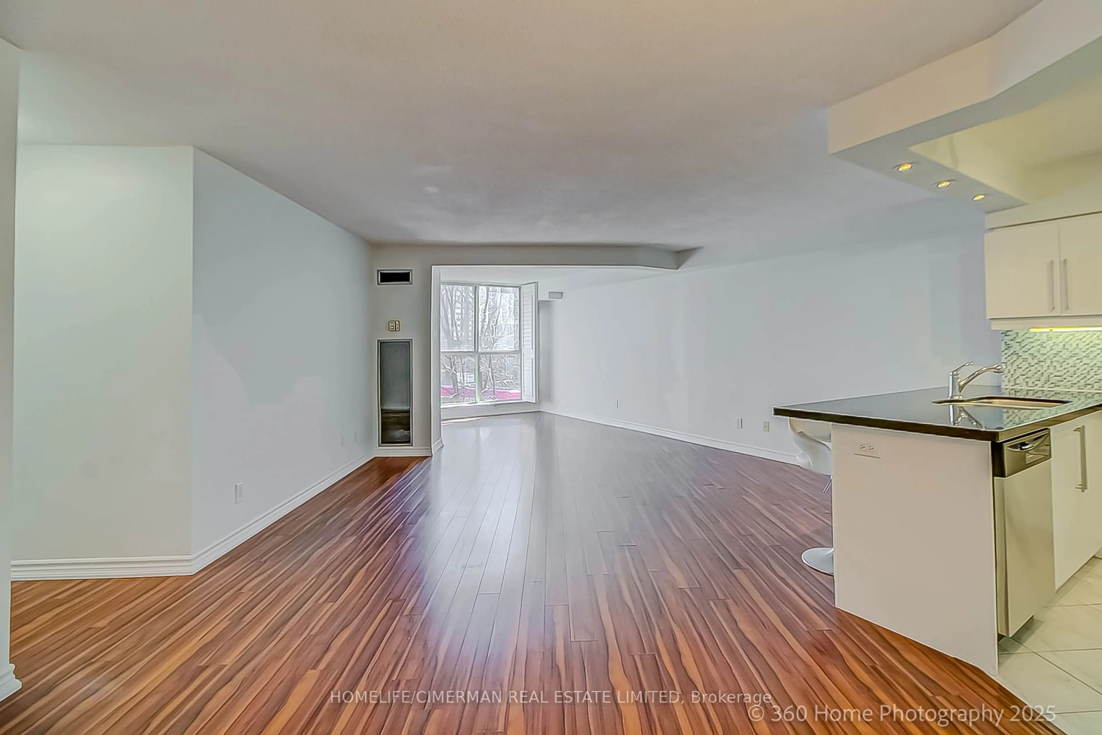 A pic of a room for 20 Southport St #413, Toronto Ontario M6S 4Y8