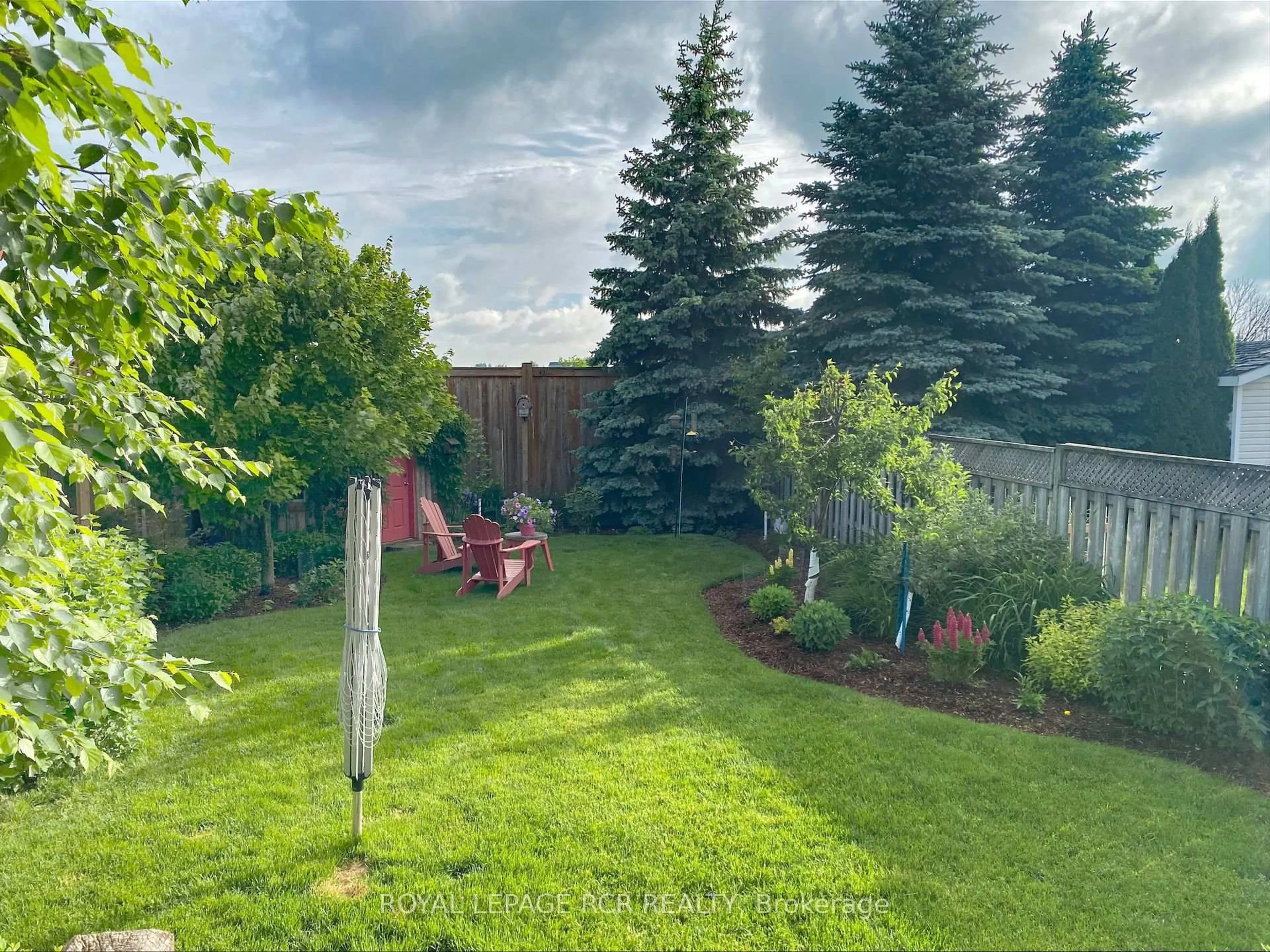 A pic from outside/outdoor area/front of a property/back of a property/a pic from drone, forest/trees view for 74 Colbourne Cres, Orangeville Ontario L9W 5A9