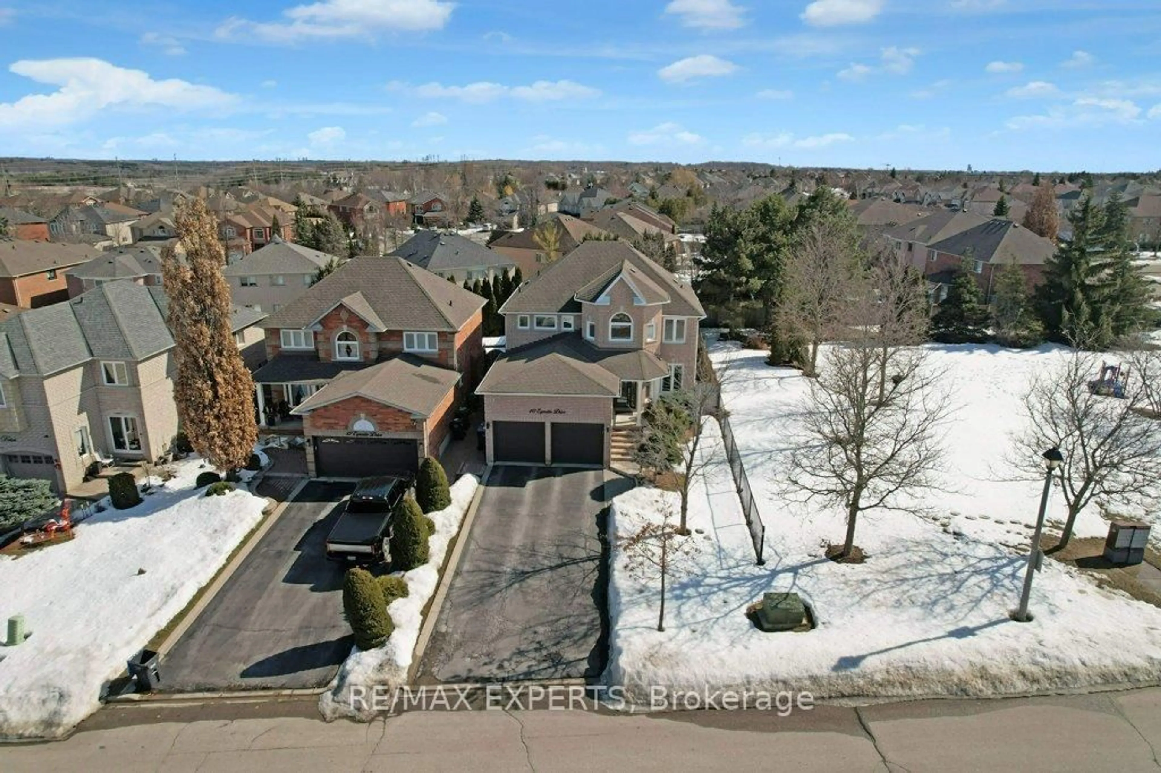 A pic from outside/outdoor area/front of a property/back of a property/a pic from drone, street for 10 Esposito Dr, Caledon Ontario L7E 1V4