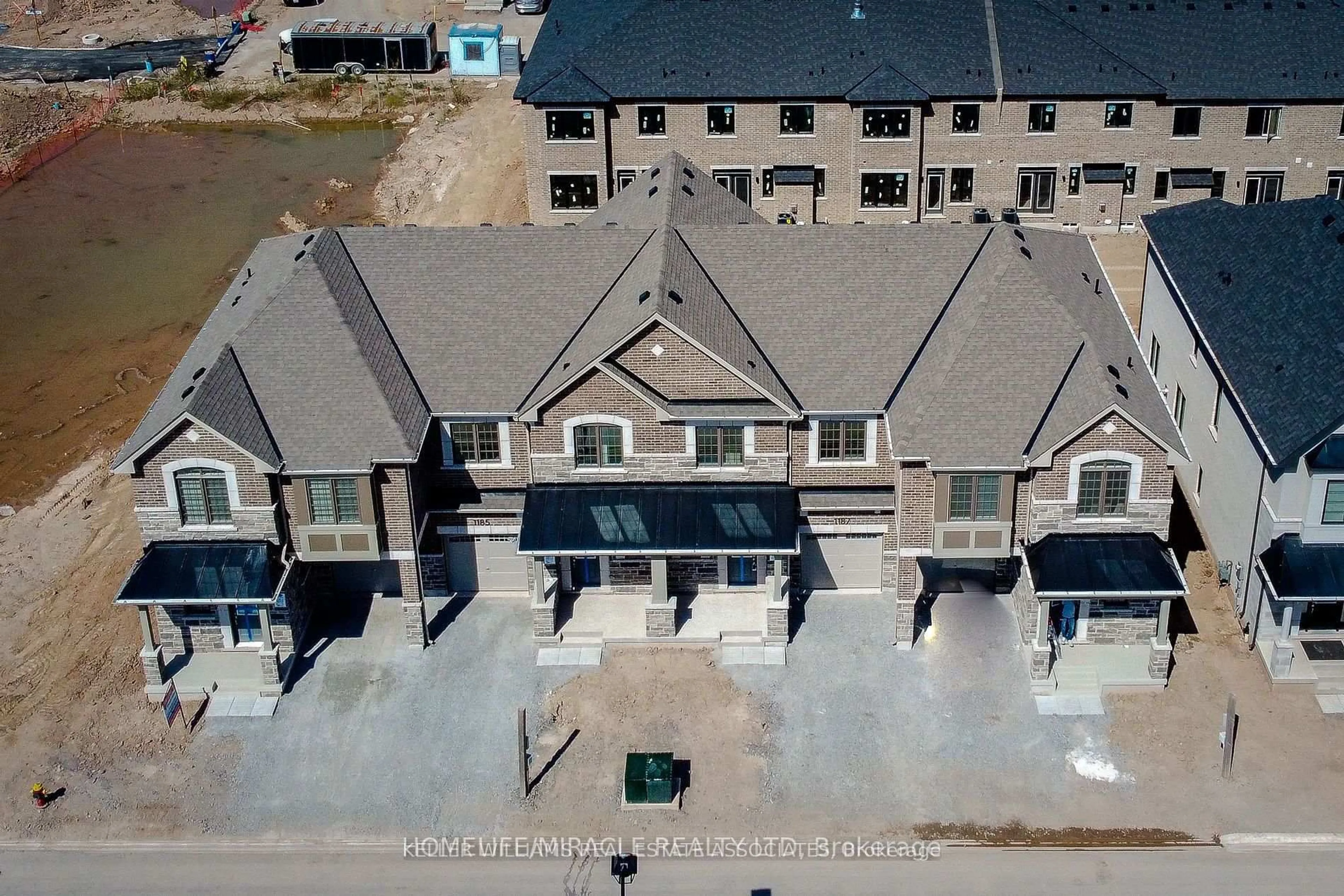 A pic from outside/outdoor area/front of a property/back of a property/a pic from drone, unknown for 1187 Milland Dr, Halton Hills Ontario L6H 3X1