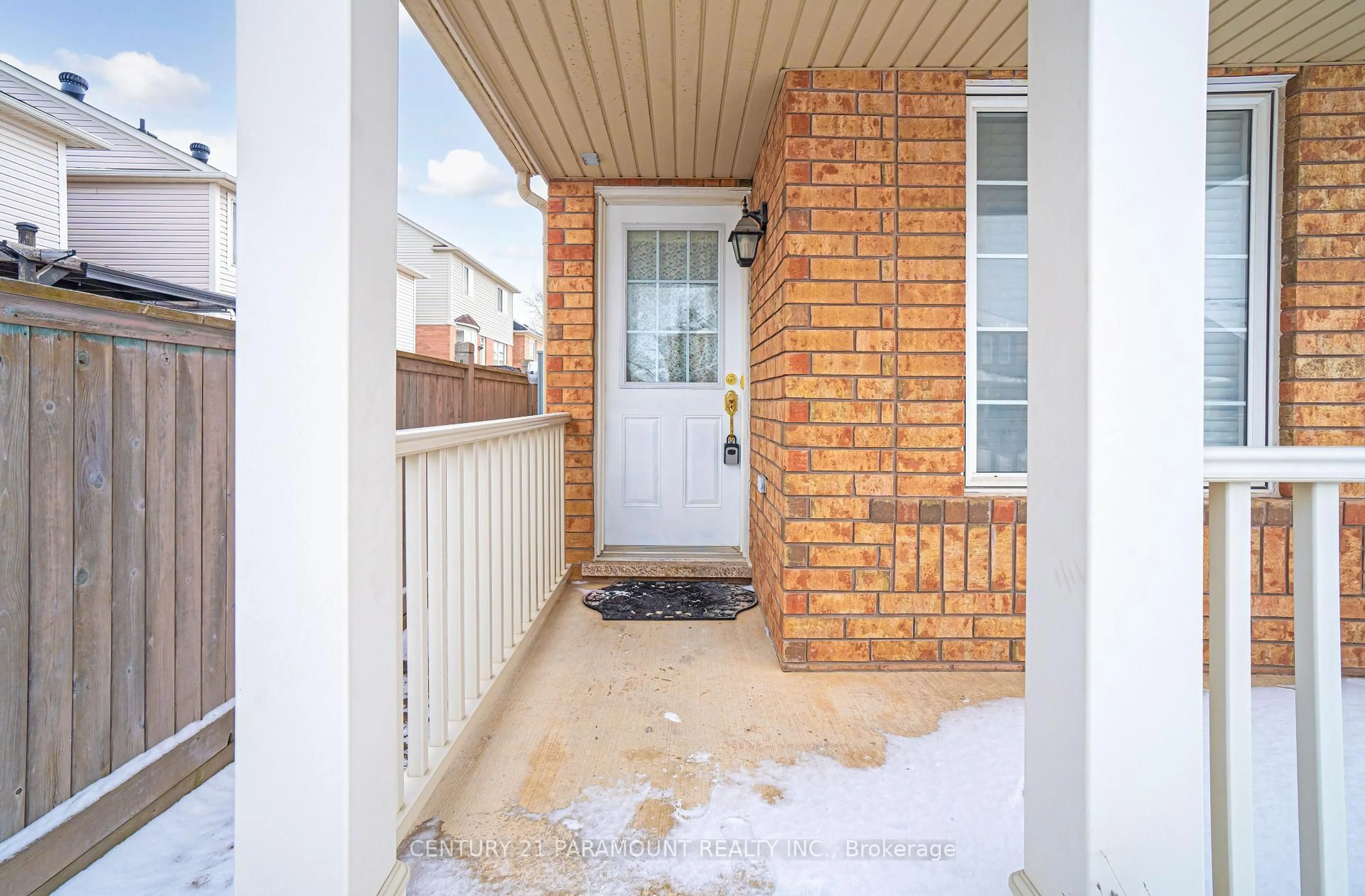 Indoor entryway for 15 Chudleigh Ave, Brampton Ontario L6X 0N1