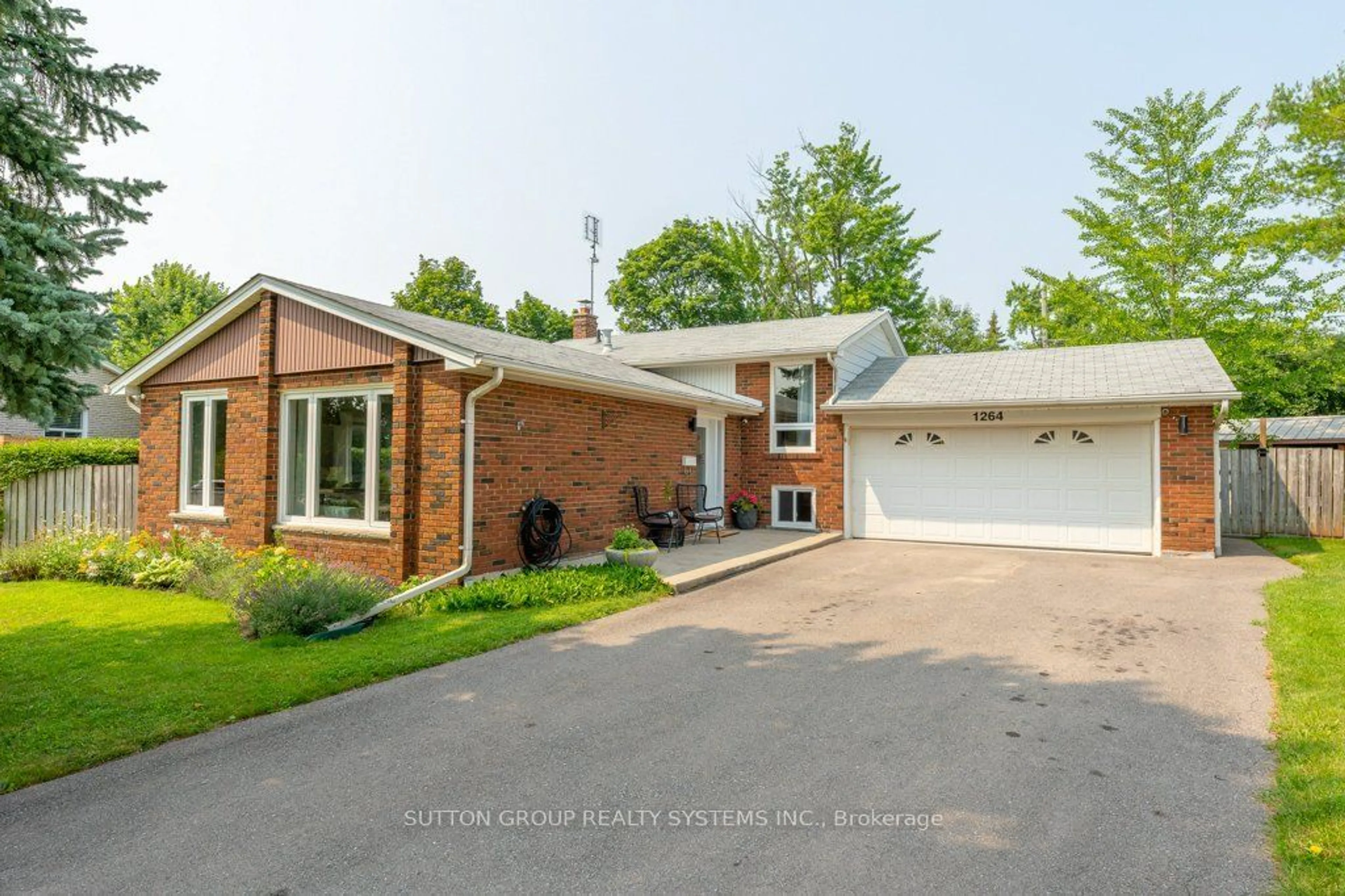 Home with brick exterior material, street for 1264 Landfair Cres, Oakville Ontario L6H 2N3