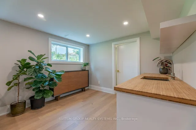 Additional property image - 1264 Landfair Cres
