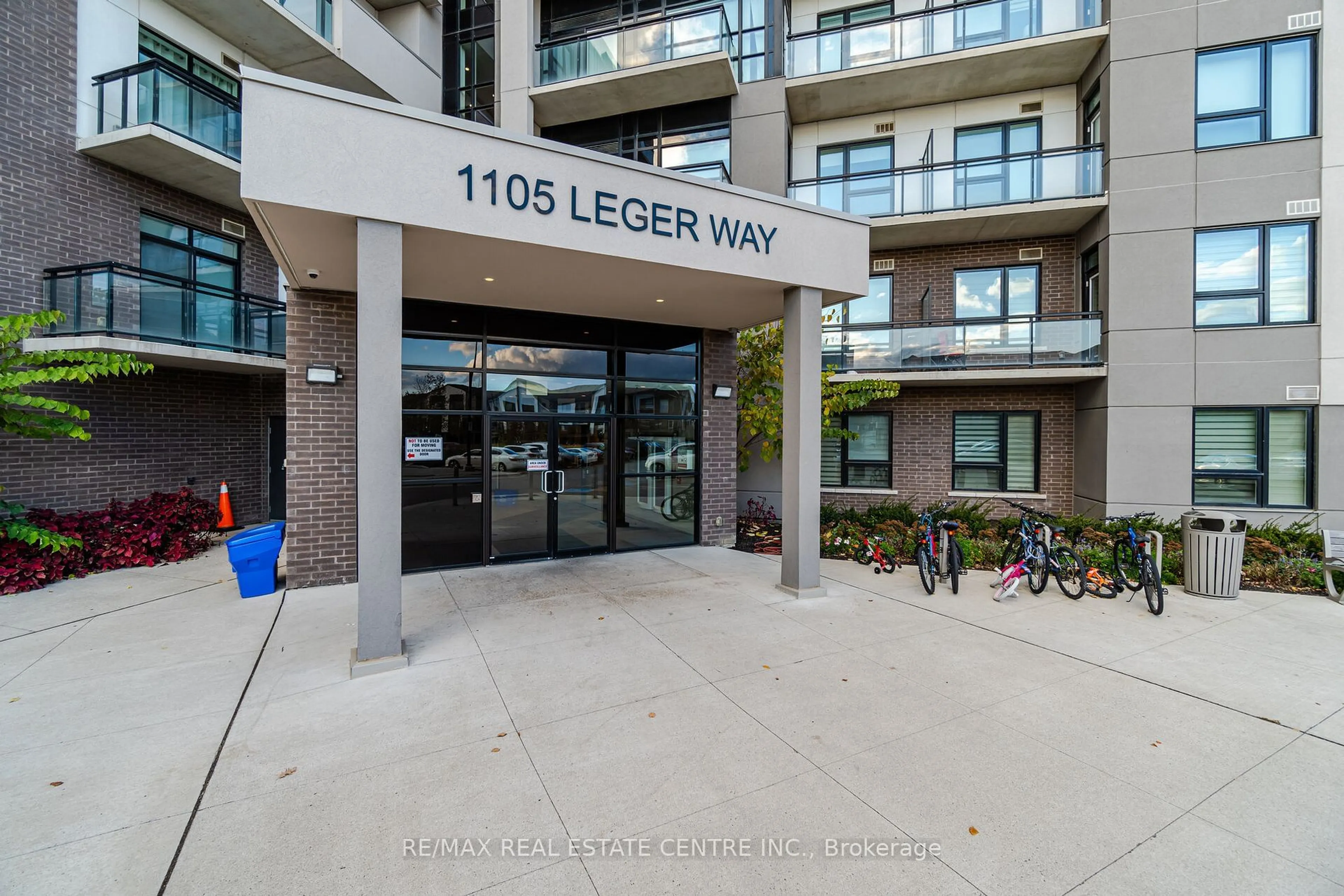 Indoor foyer for 1105 Leger Way #601, Milton Ontario L9E 1K7