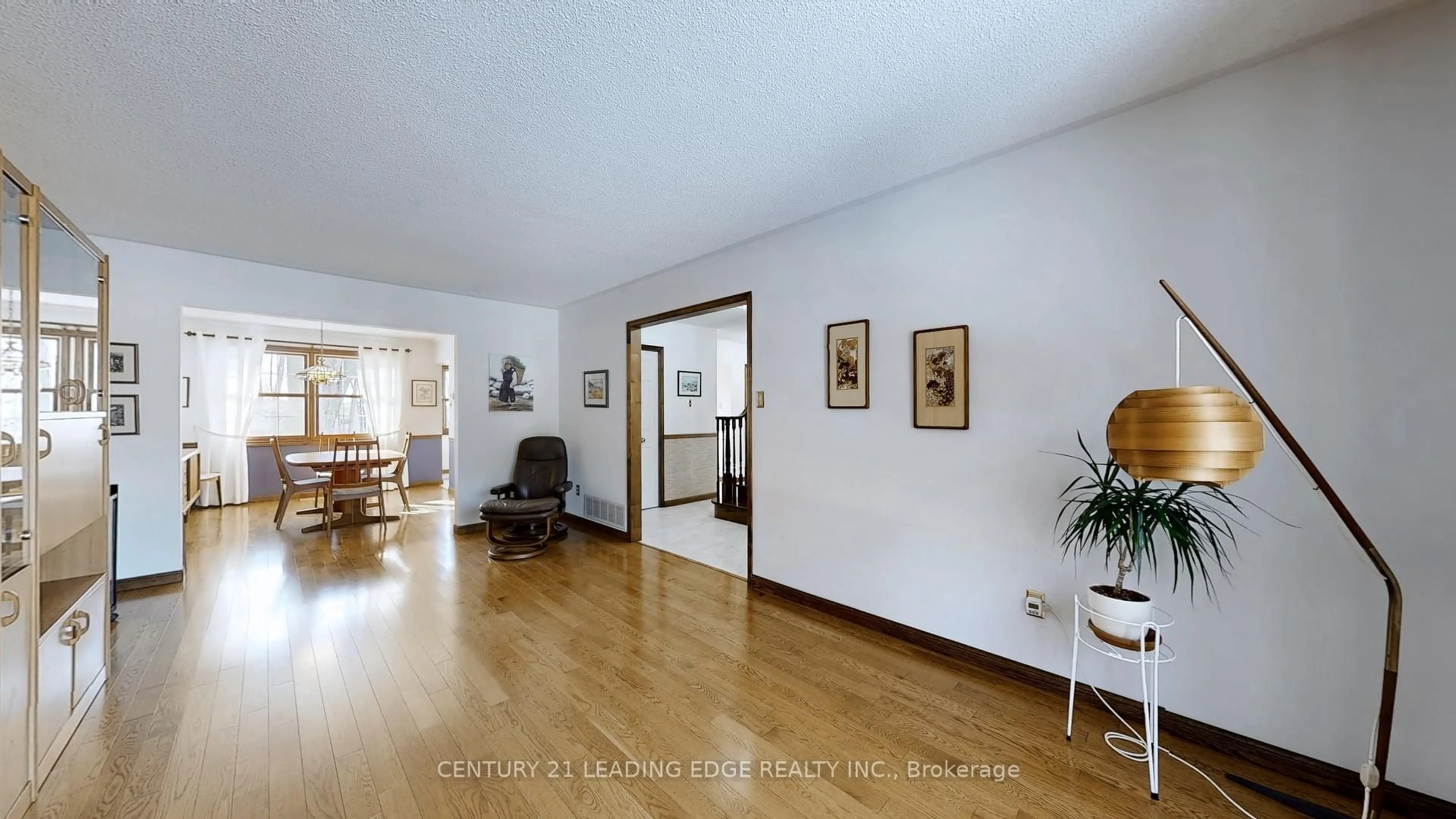 Indoor foyer for 3180 Trailwood Dr, Burlington Ontario L7M 2Z5