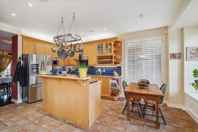 Additional property image - 912 John Watt Blvd