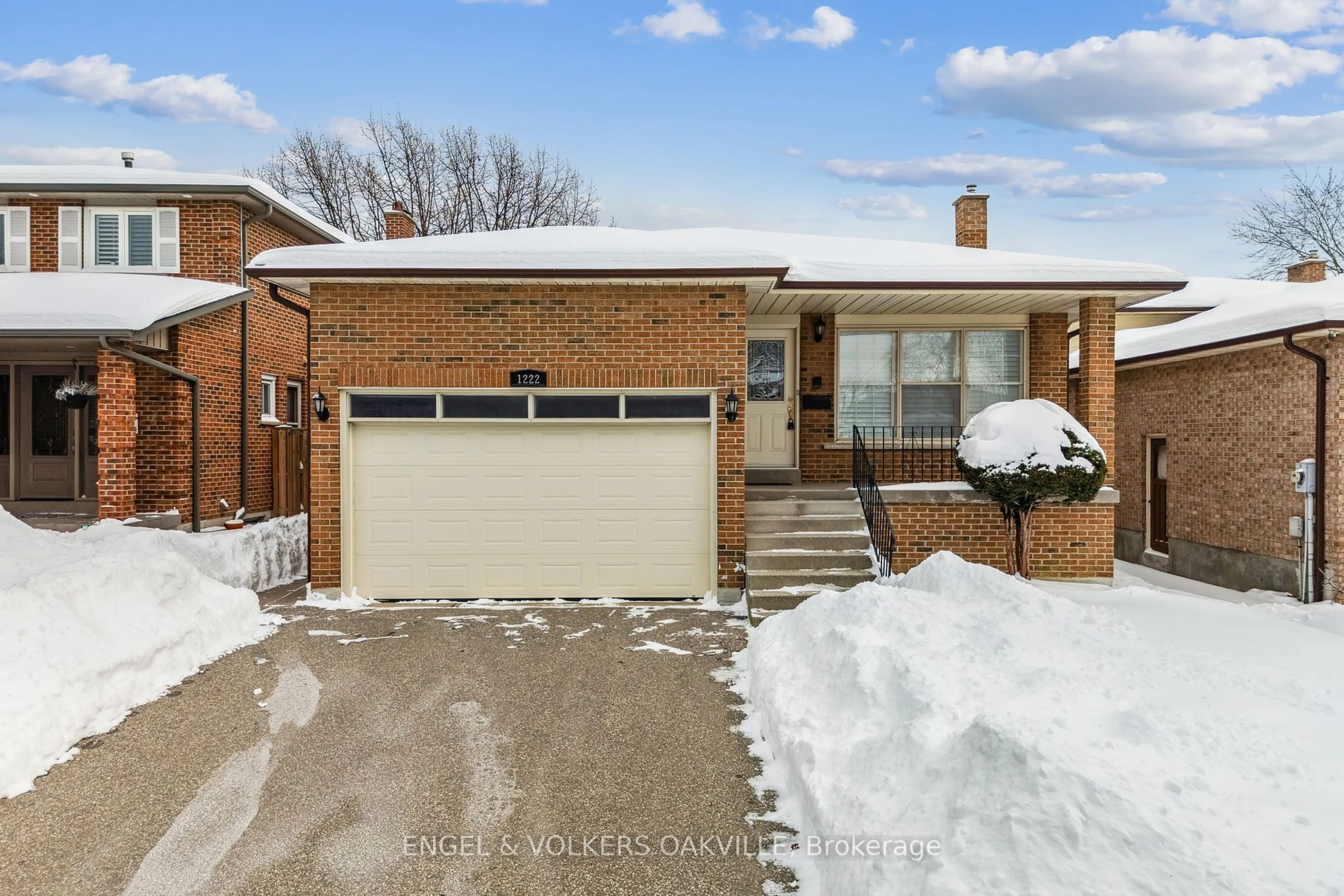 Home with brick exterior material, street for 1222 Larny Crt, Mississauga Ontario L4W 3N4