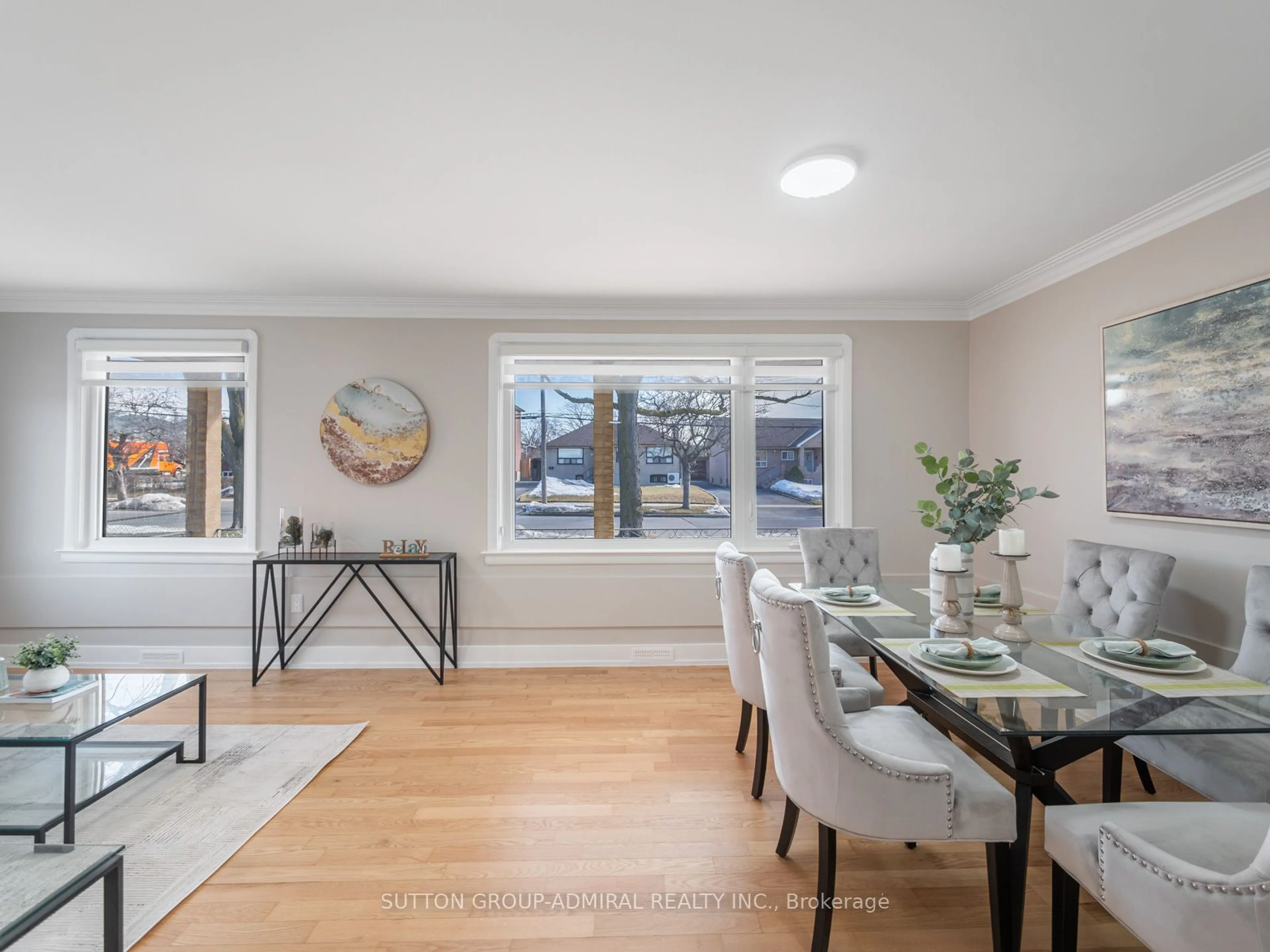 Dining room, wood/laminate floor for 16 Blue Springs Rd, Toronto Ontario M6L 2T3