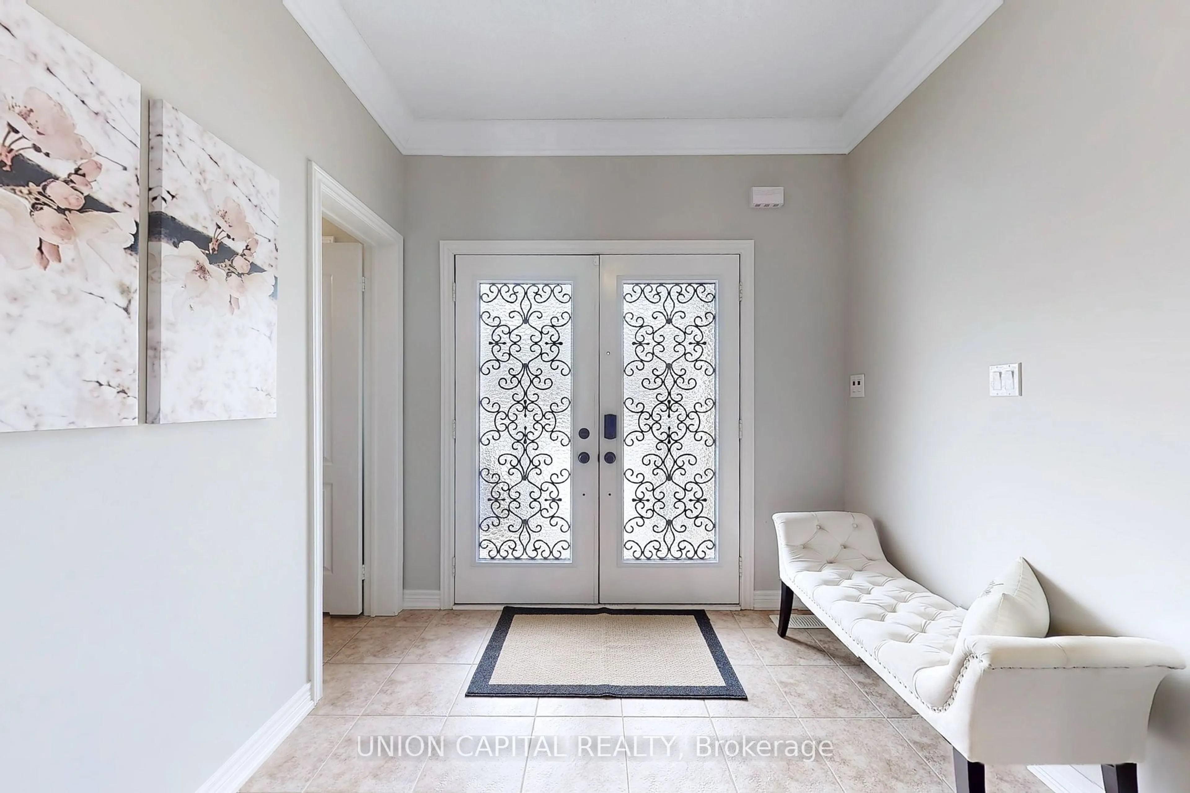 Indoor entryway for 17 Vernosa Dr, Brampton Ontario L6Y 3A6