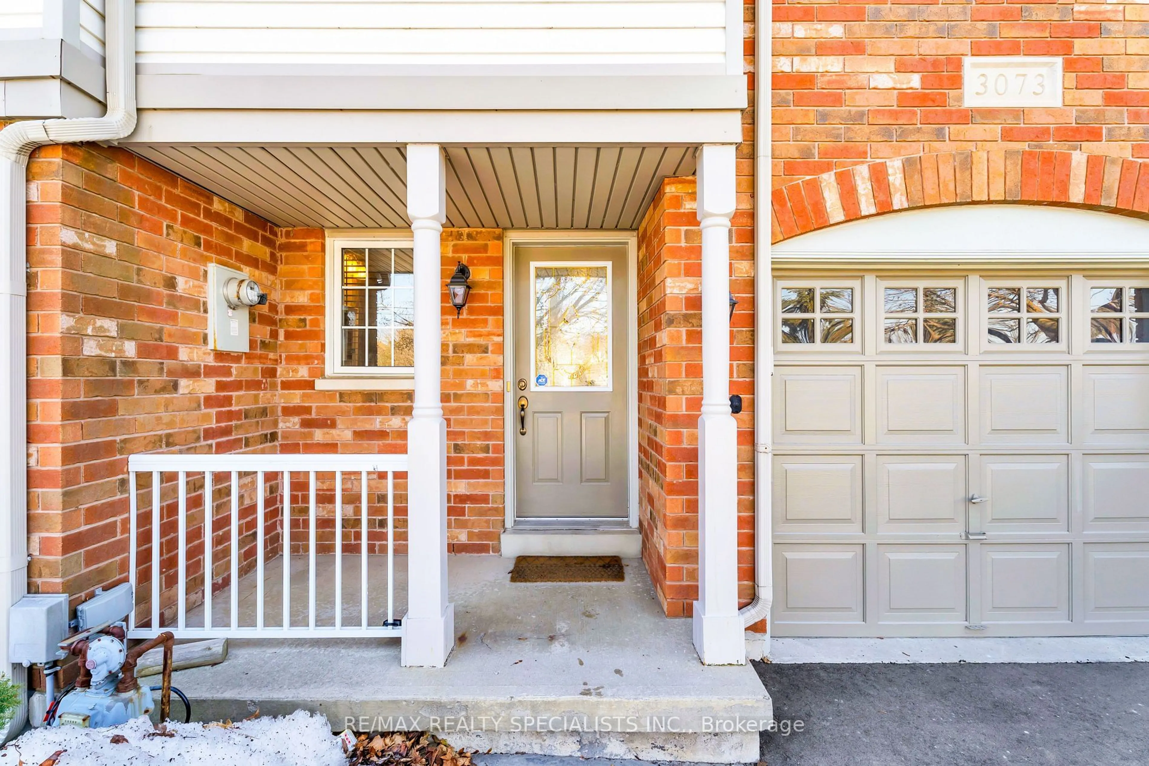 Indoor entryway for 3073 Hawktail Cres, Mississauga Ontario L5M 6W8