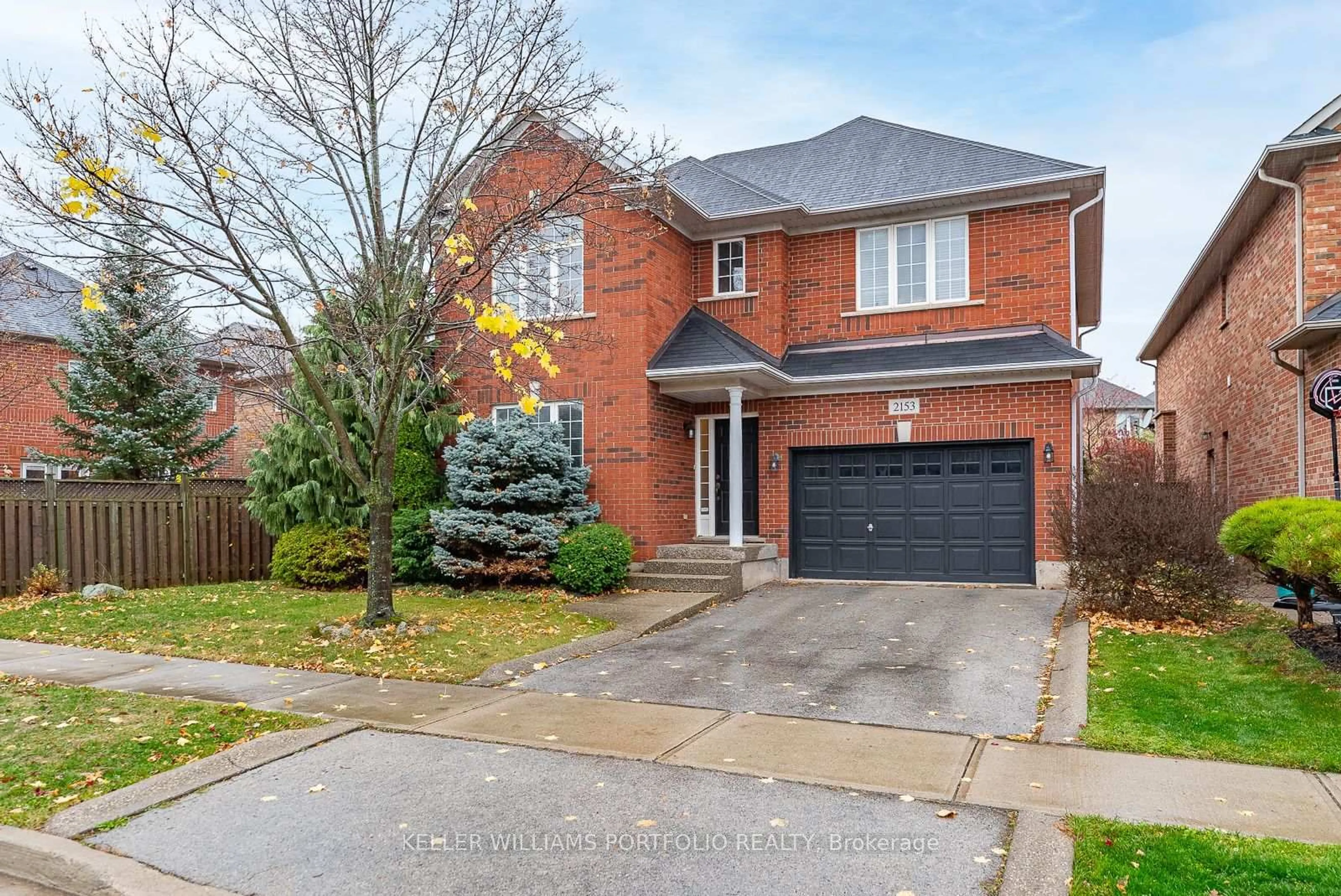 Home with brick exterior material, street for 2153 MEADOWGLEN Dr, Oakville Ontario L6M 4C9