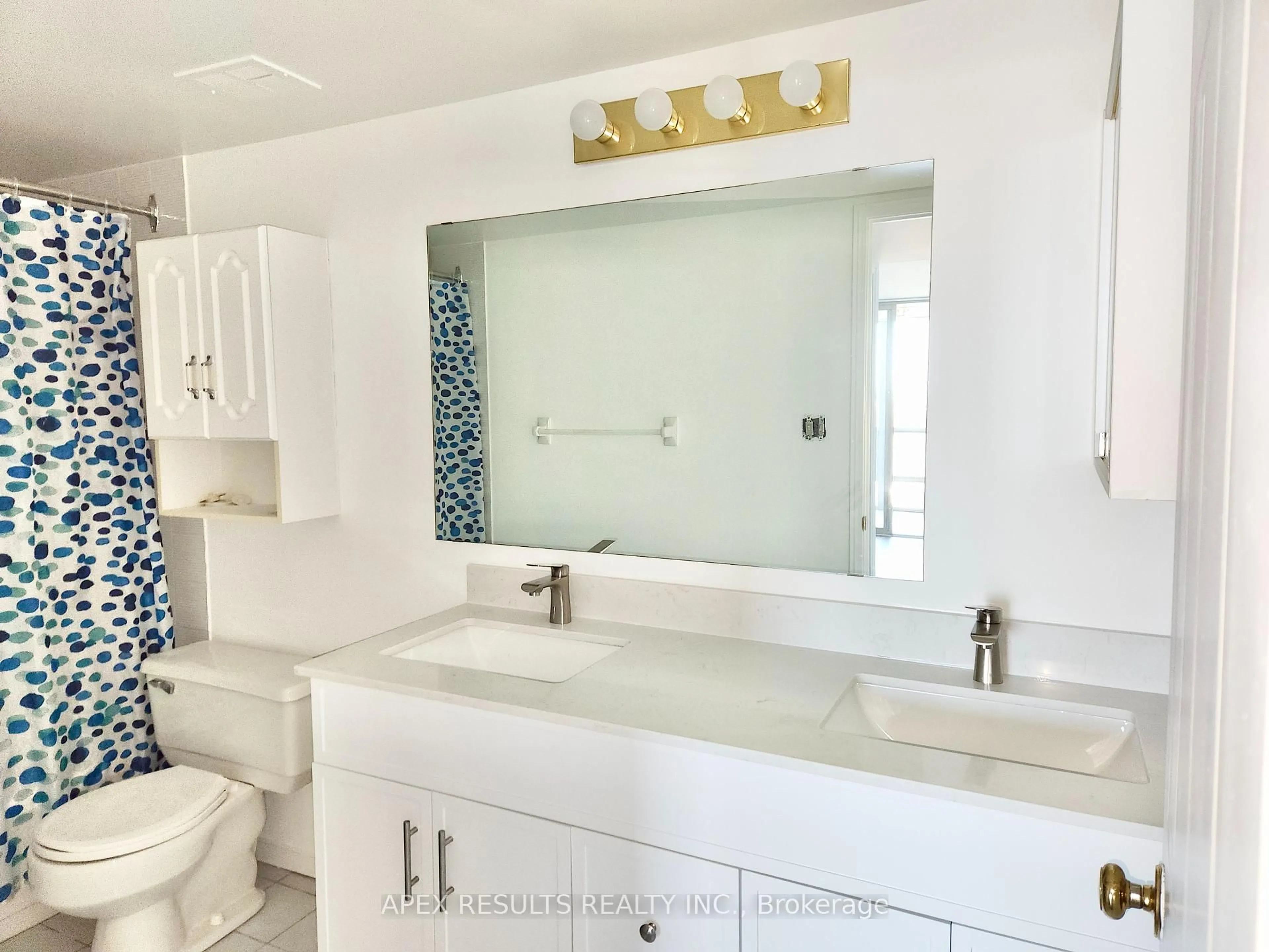 Contemporary bathroom, ceramic/tile floor for 5090 Pinedale Ave #1007, Burlington Ontario L7L 3V8