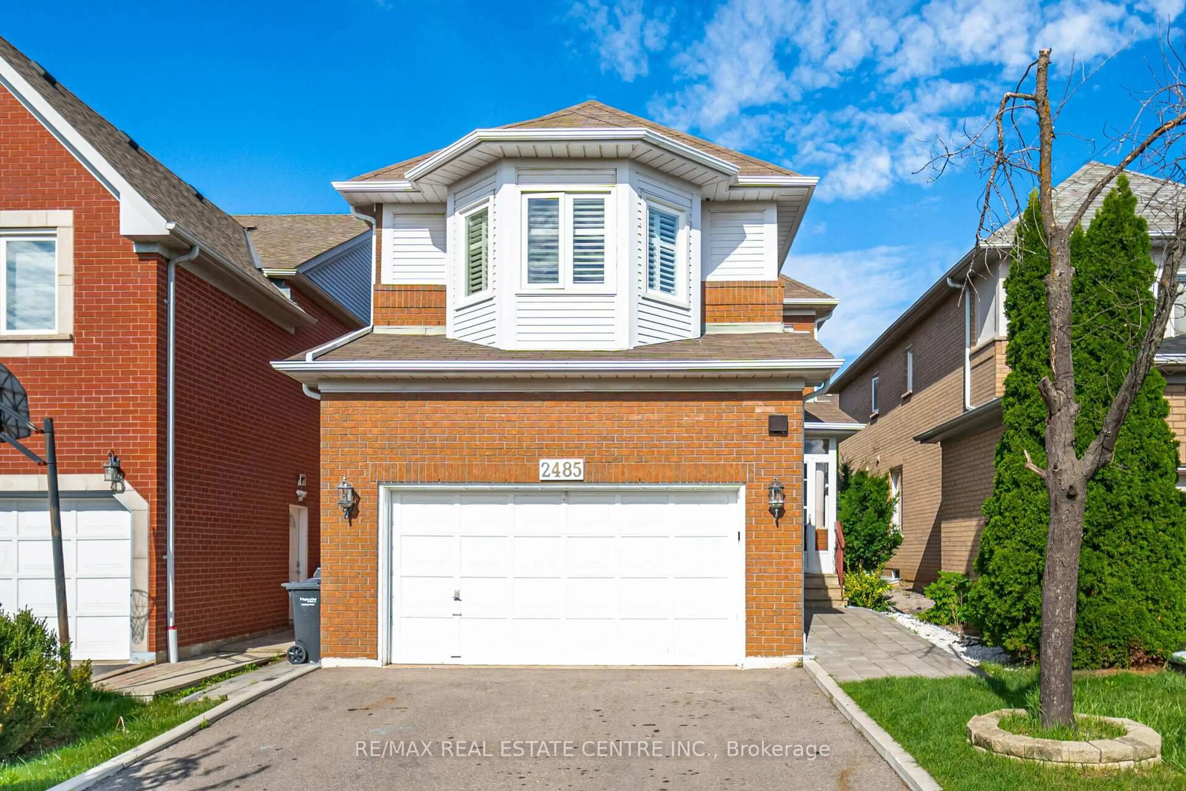 Home with brick exterior material, street for 2485 Strathmore Cres, Mississauga Ontario L5M 5K9