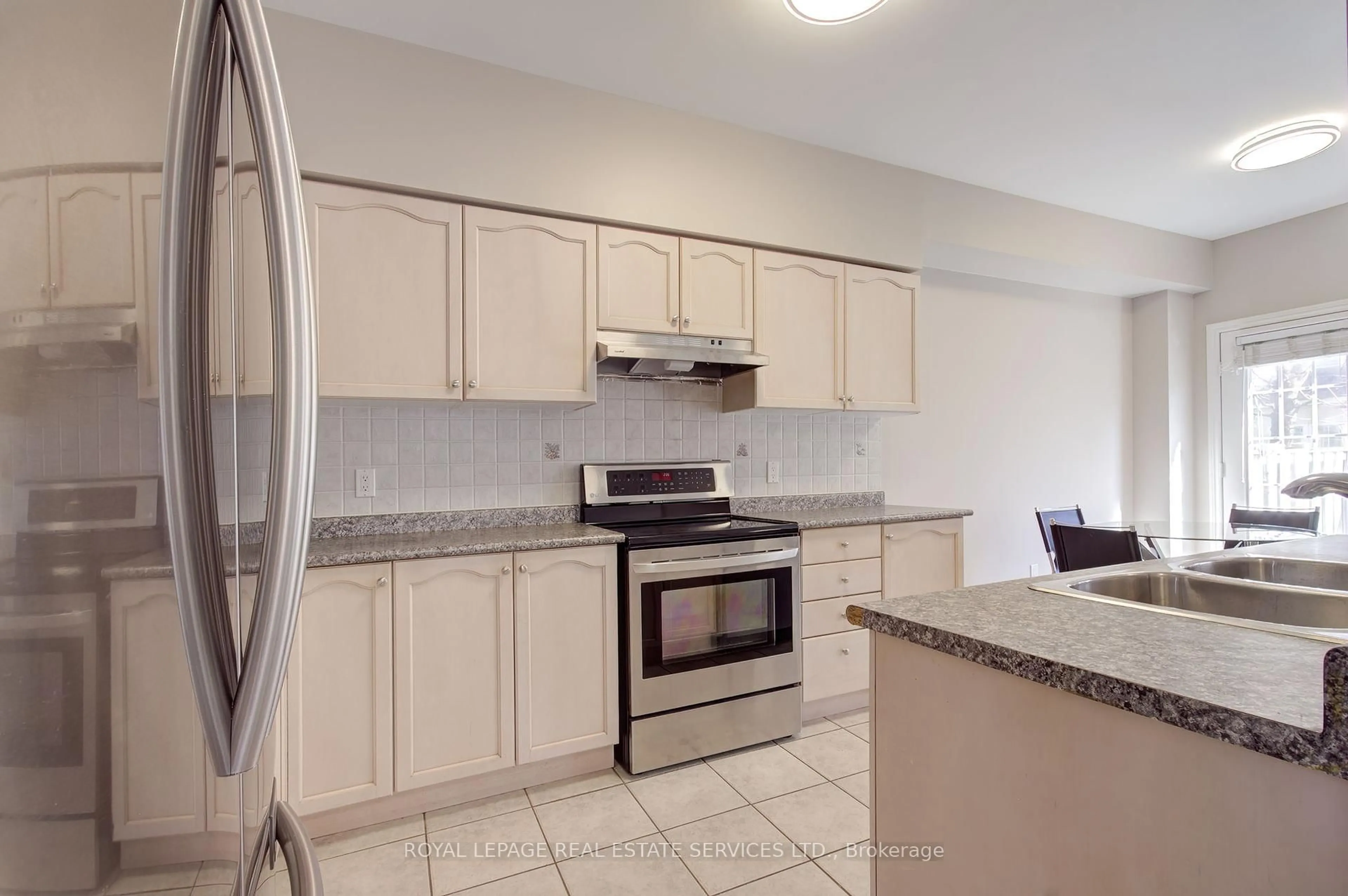 Standard kitchen, unknown for 1375 Stephenson Dr #16, Burlington Ontario L7S 2M5