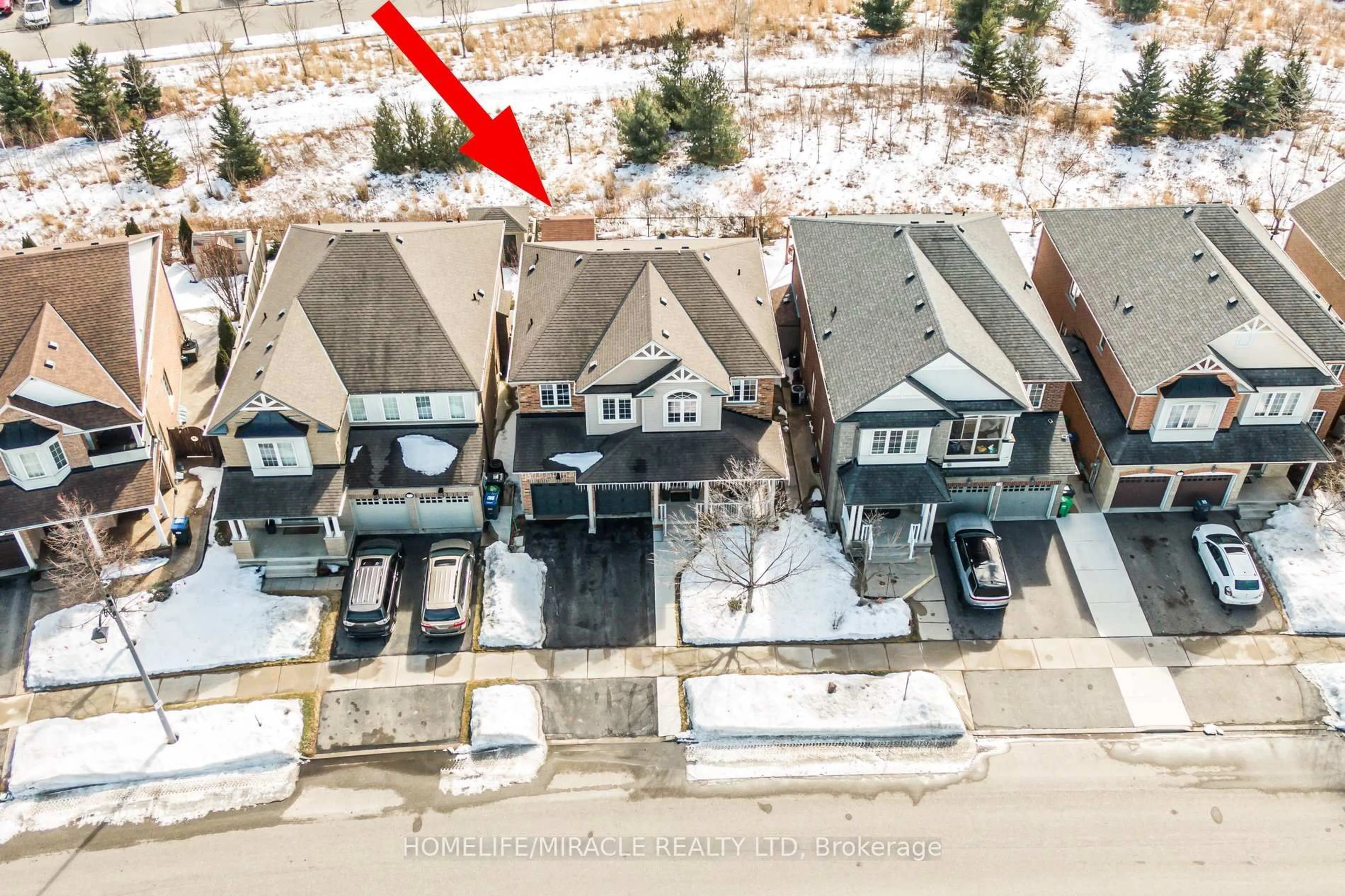 A pic from outside/outdoor area/front of a property/back of a property/a pic from drone, street for 81 Larson Peak Rd, Caledon Ontario L7C 3P2