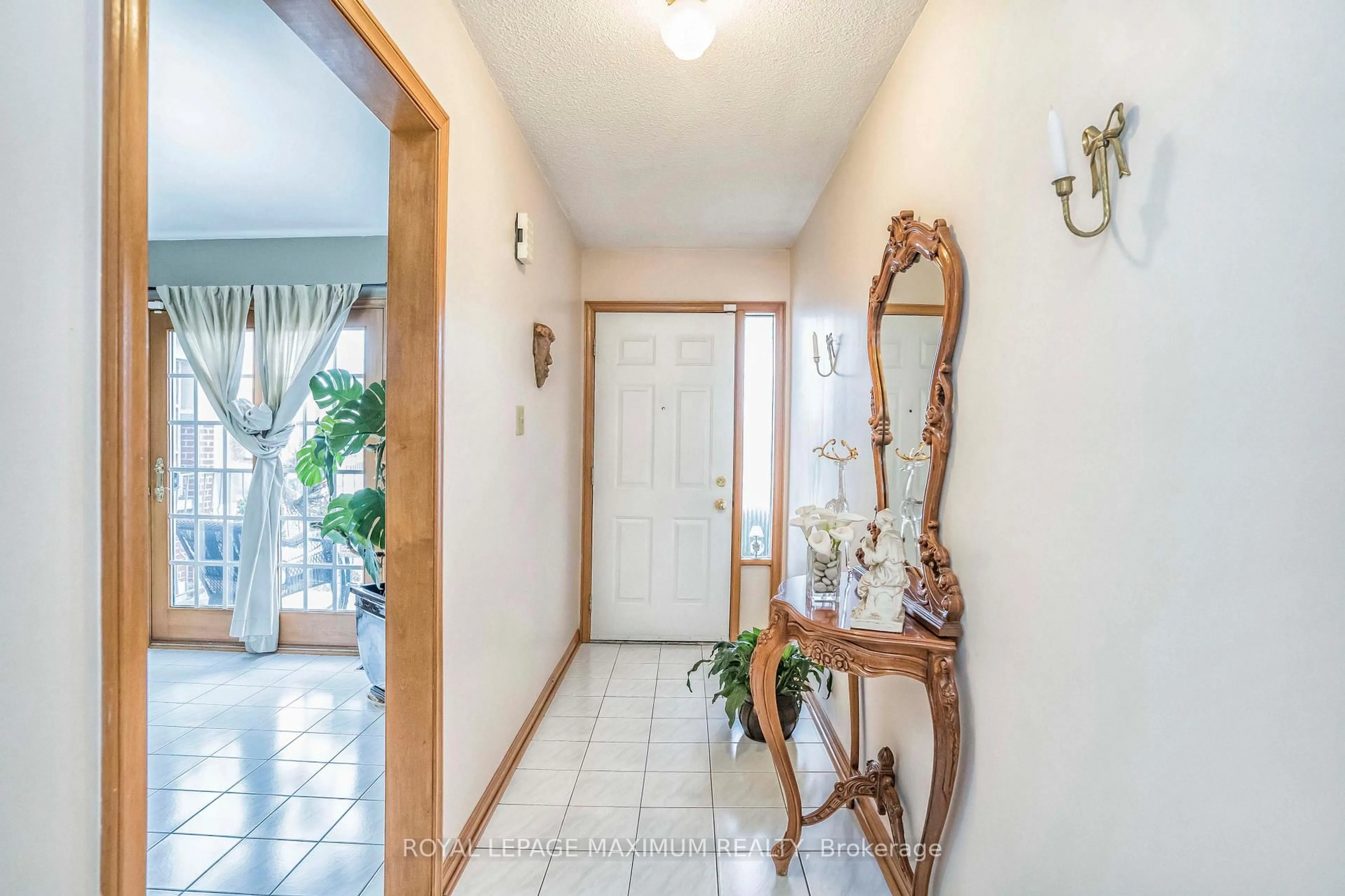 Indoor foyer for 637 Caledonia Rd, Toronto Ontario M6E 4V7