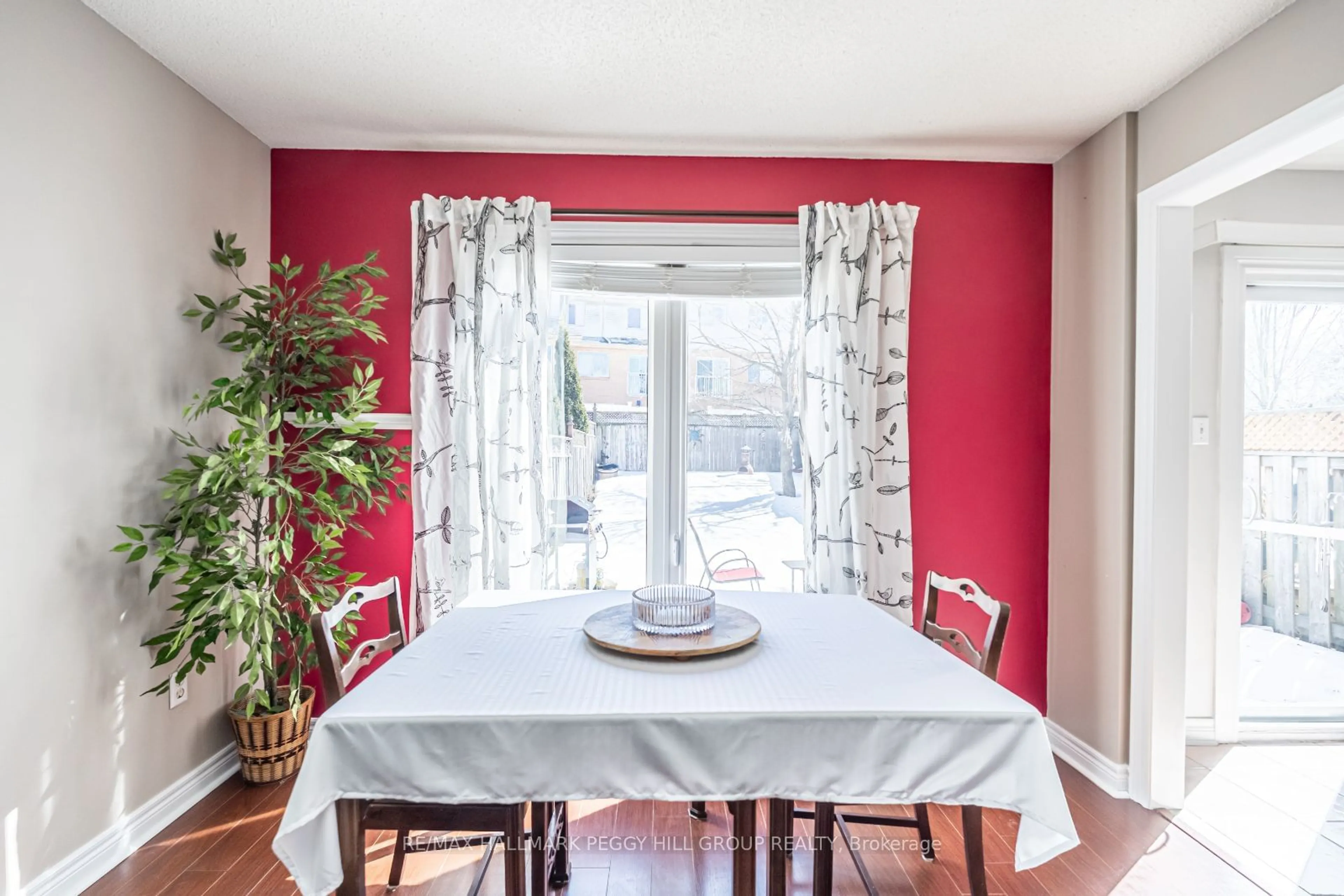 Dining room, unknown for 8 Rolling Hills Lane, Caledon Ontario L7E 1T9