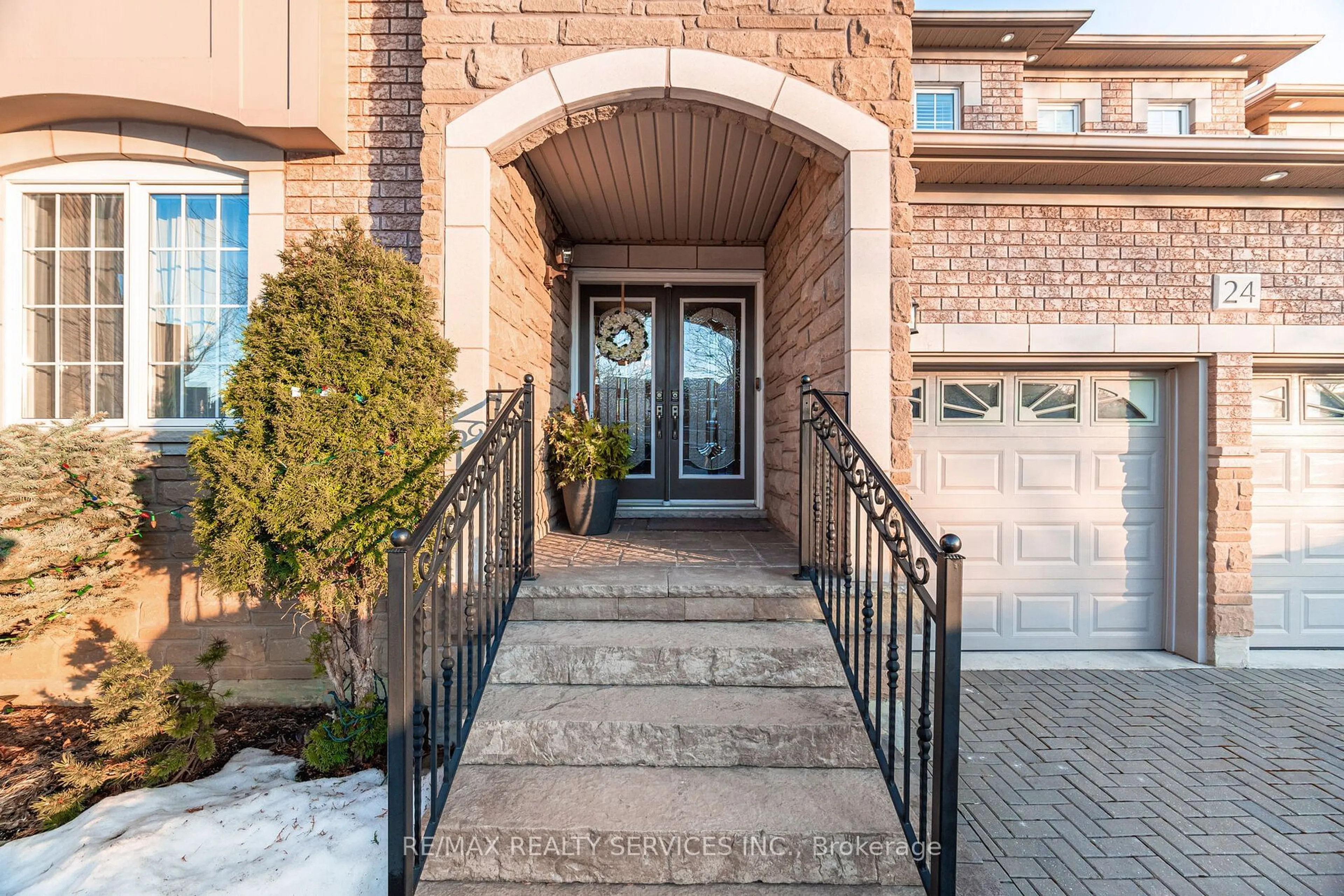 Indoor entryway for 24 Sawston Circ, Brampton Ontario L7A 2N8