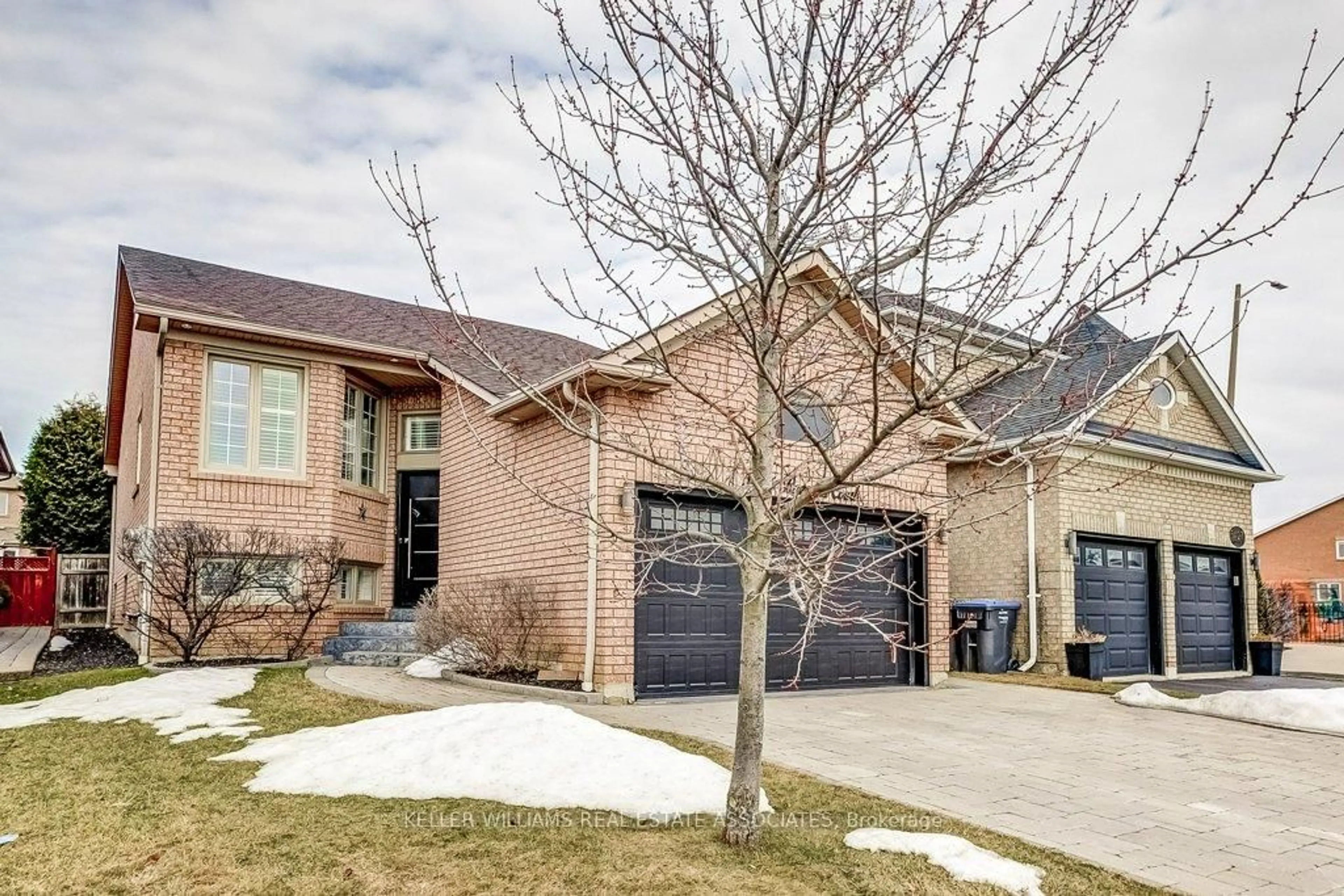 Home with brick exterior material, street for 5431 Razorbill Crt, Mississauga Ontario L5V 2C9