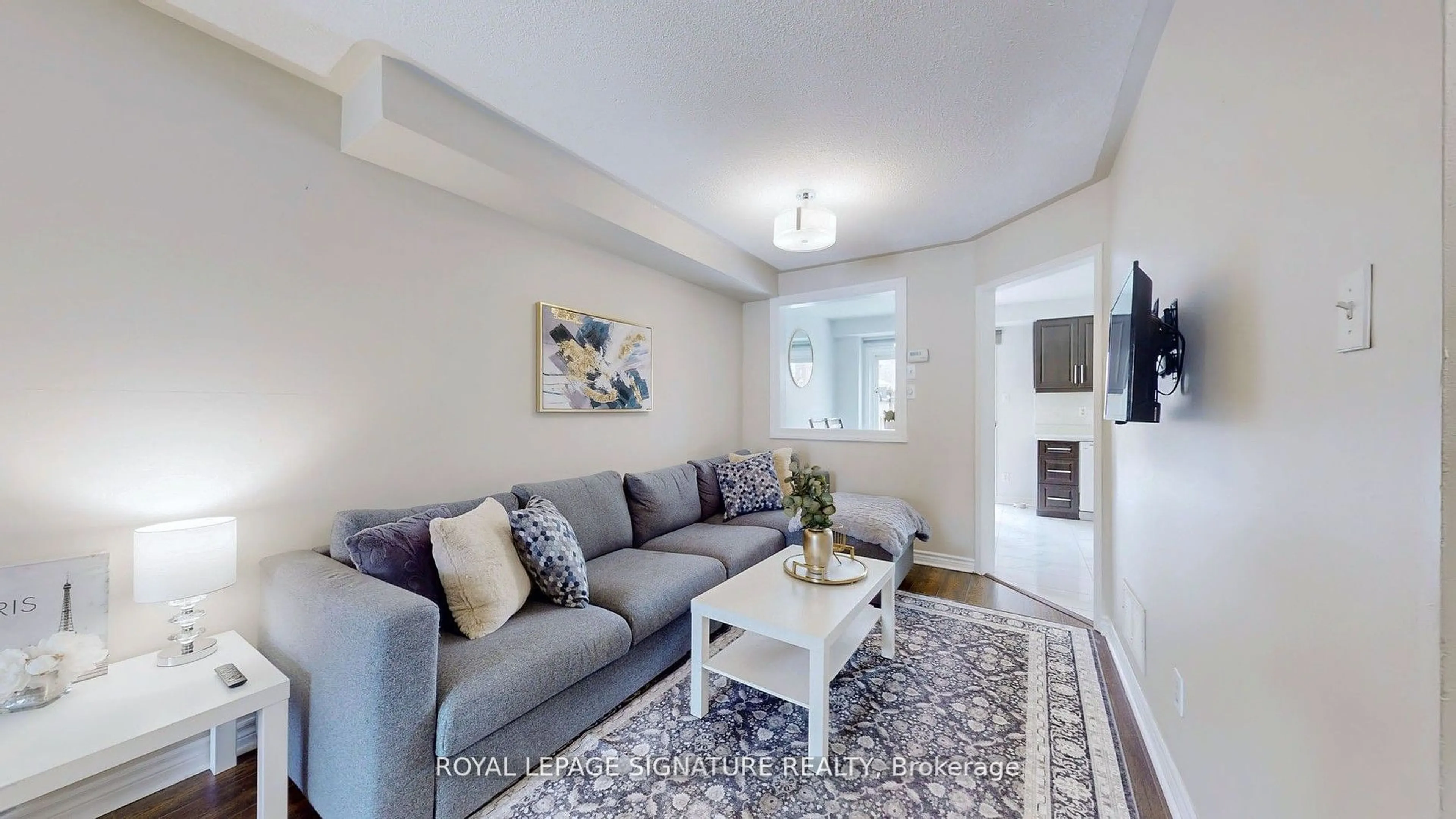 Living room with furniture, unknown for 6846 Apex Crt, Mississauga Ontario L5N 7H6