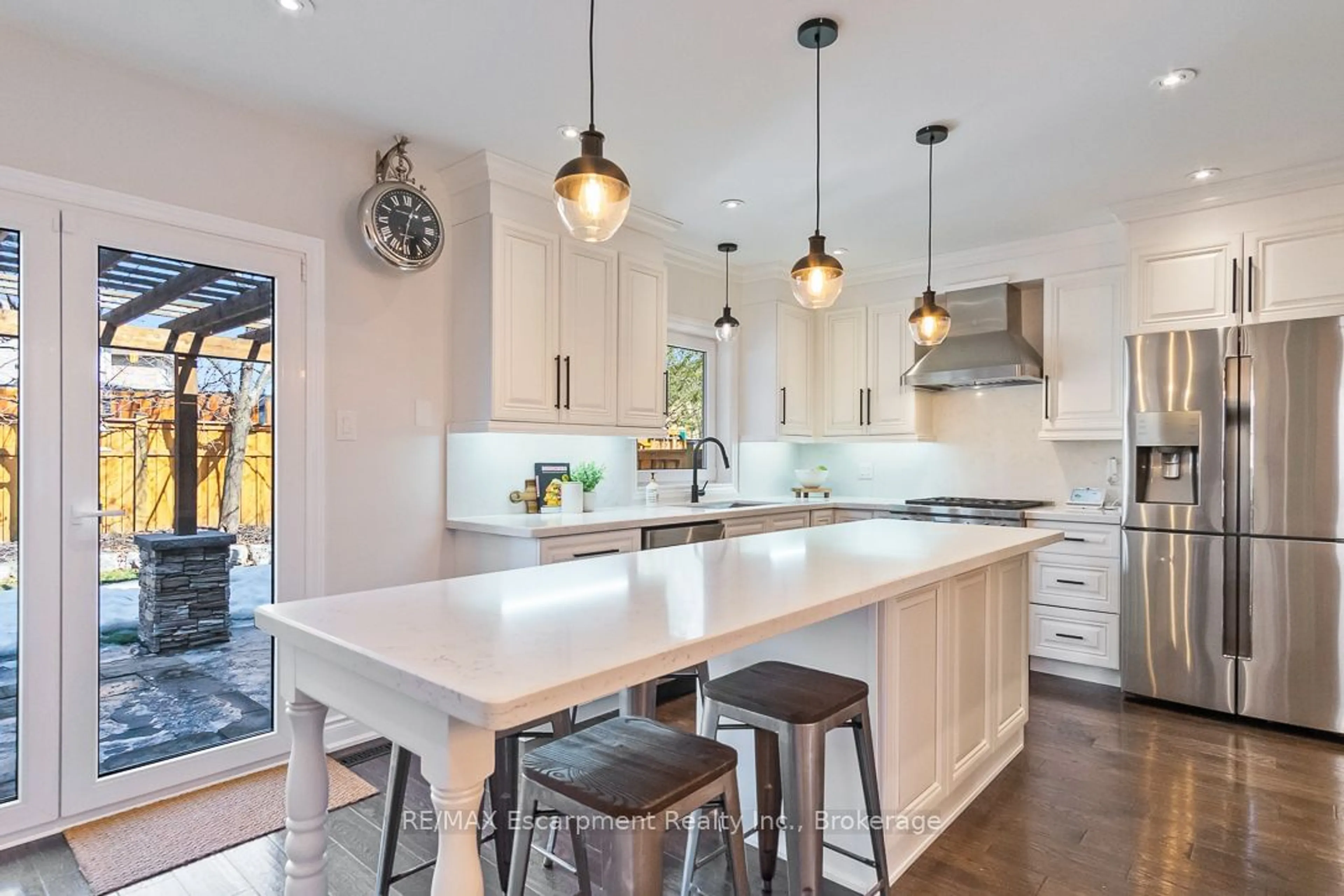 Open concept kitchen, unknown for 2129 Glenfield Rd, Oakville Ontario L6M 3S4