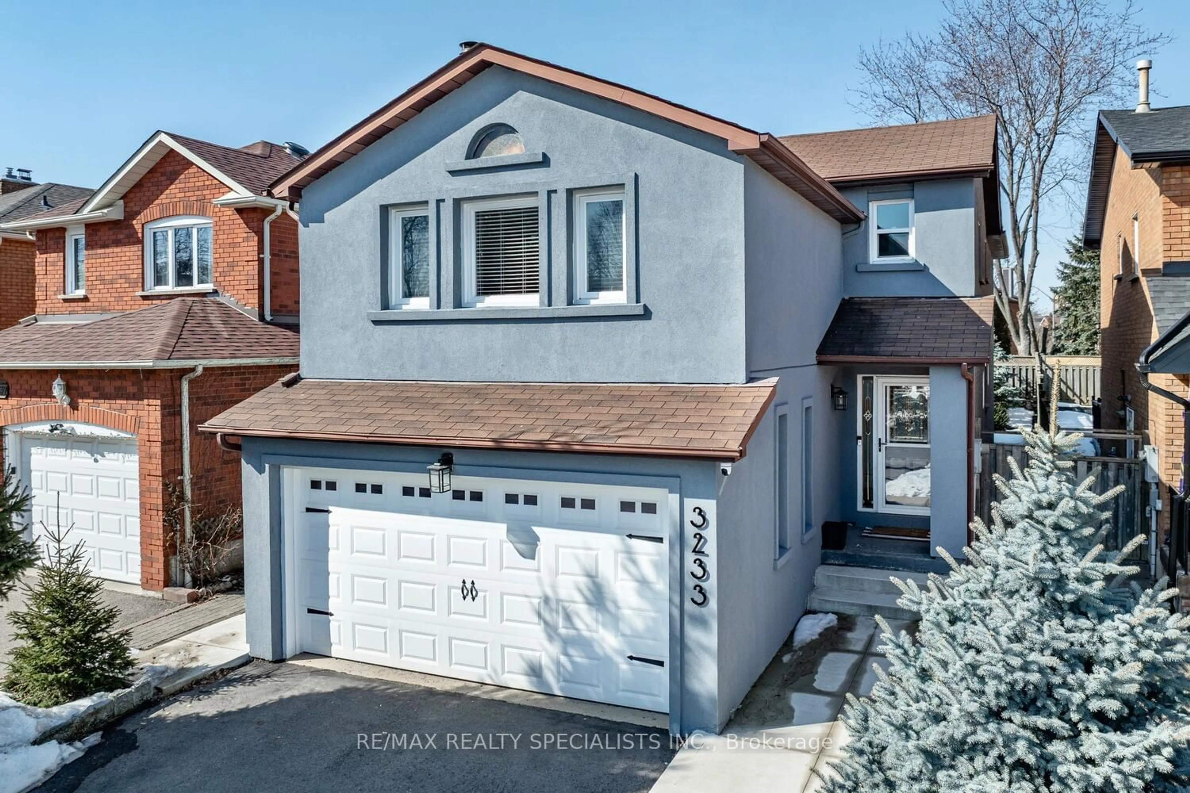 Home with brick exterior material, street for 3233 McMaster Rd, Mississauga Ontario L5L 5G6