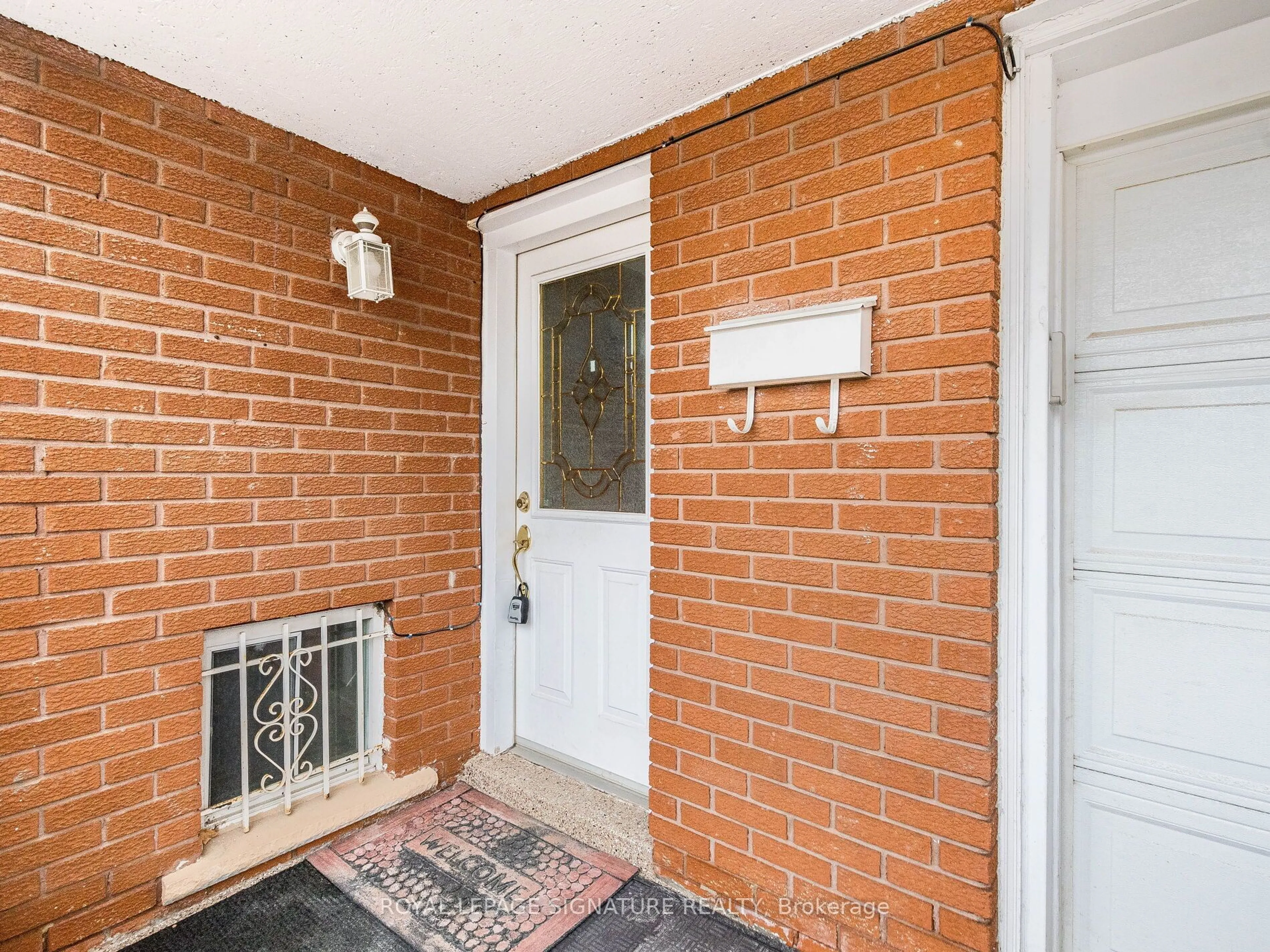 Indoor entryway for 4172 Dursley Cres, Mississauga Ontario L4Z 1J7