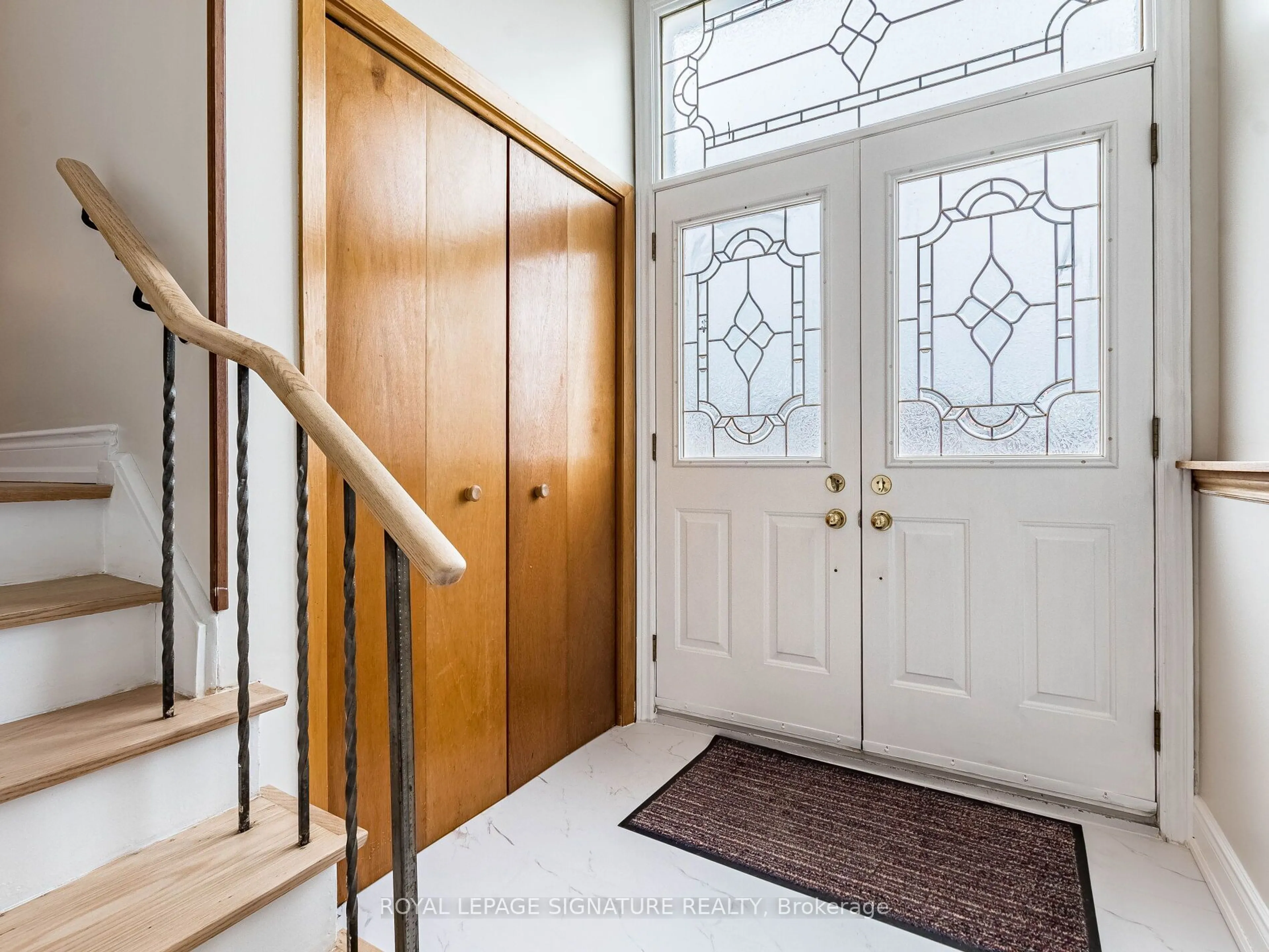 Indoor entryway for 4172 Dursley Cres, Mississauga Ontario L4Z 1J7