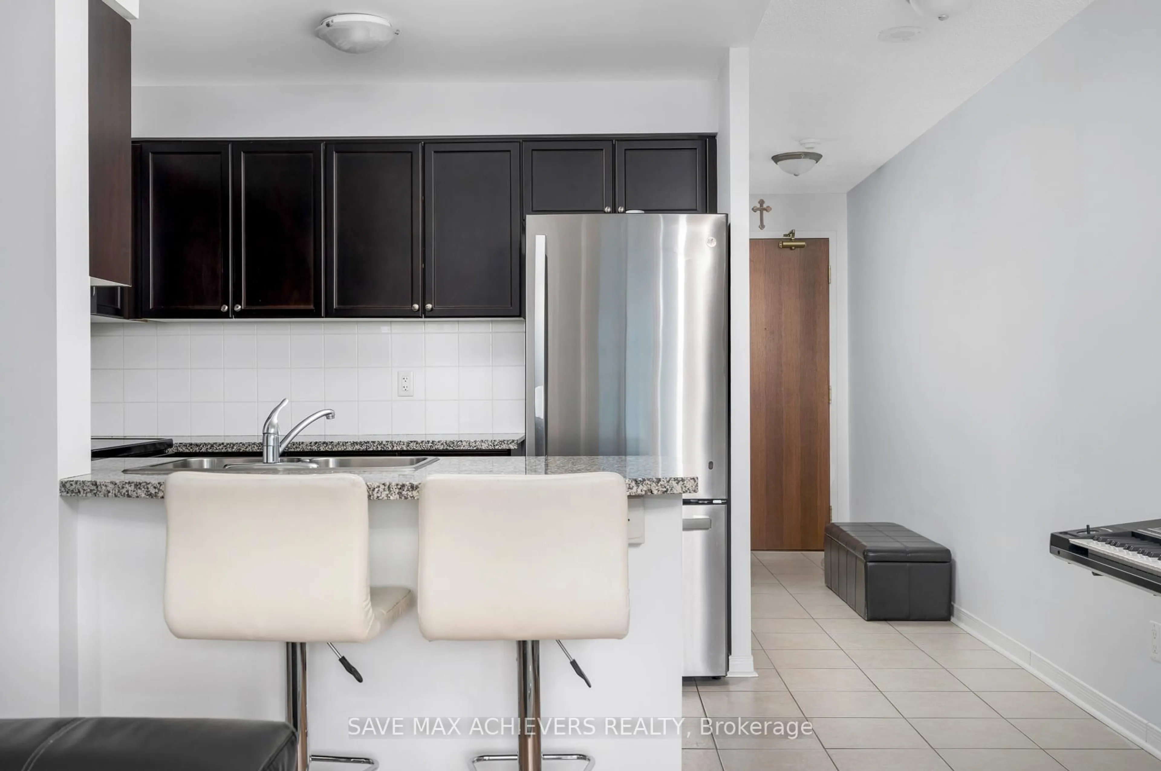 Standard kitchen, unknown for 4900 Glen Erin Dr #611, Mississauga Ontario L5M 7S2