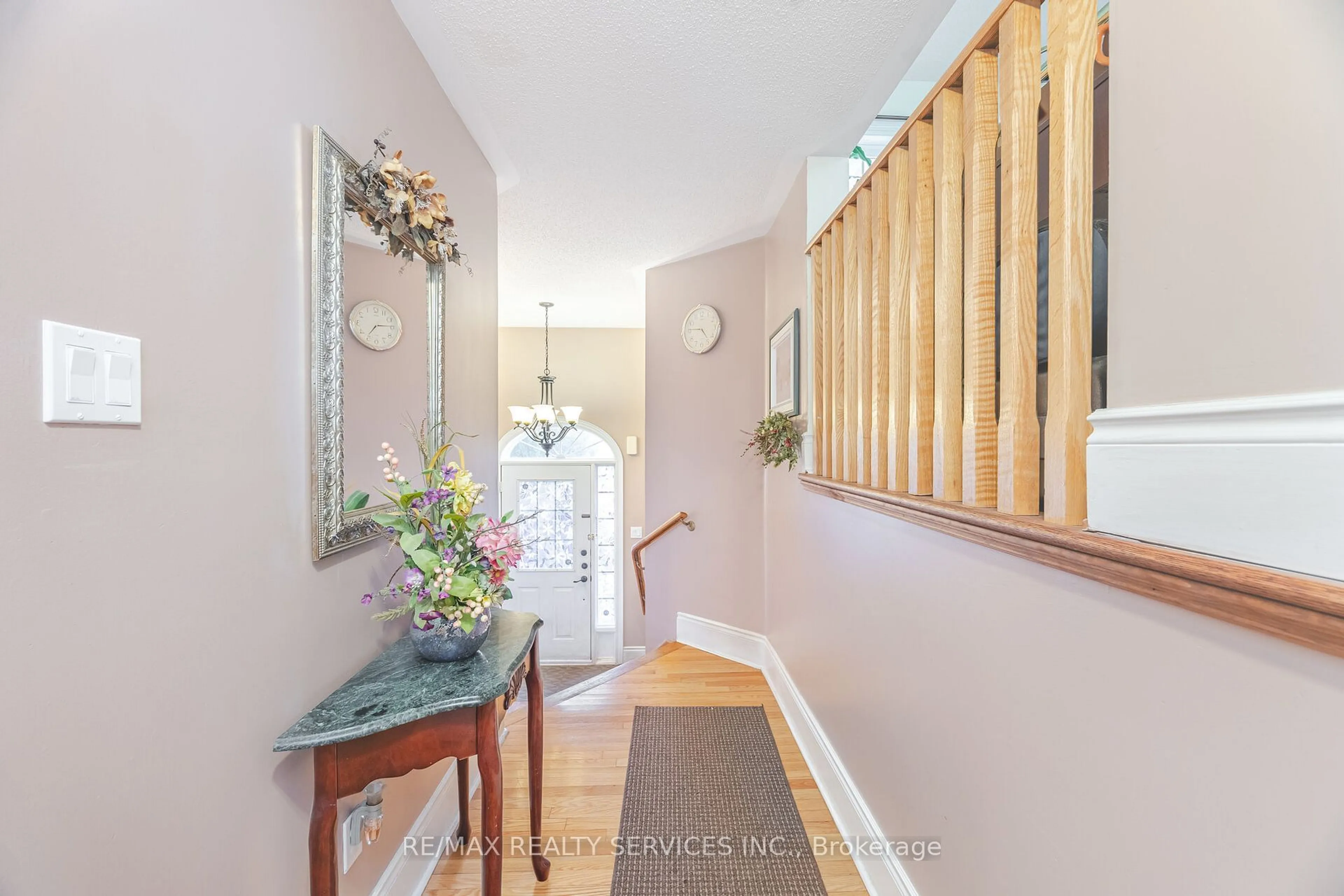 Indoor entryway for 19 RIVER ROCK Cres, Brampton Ontario L7A 2V2