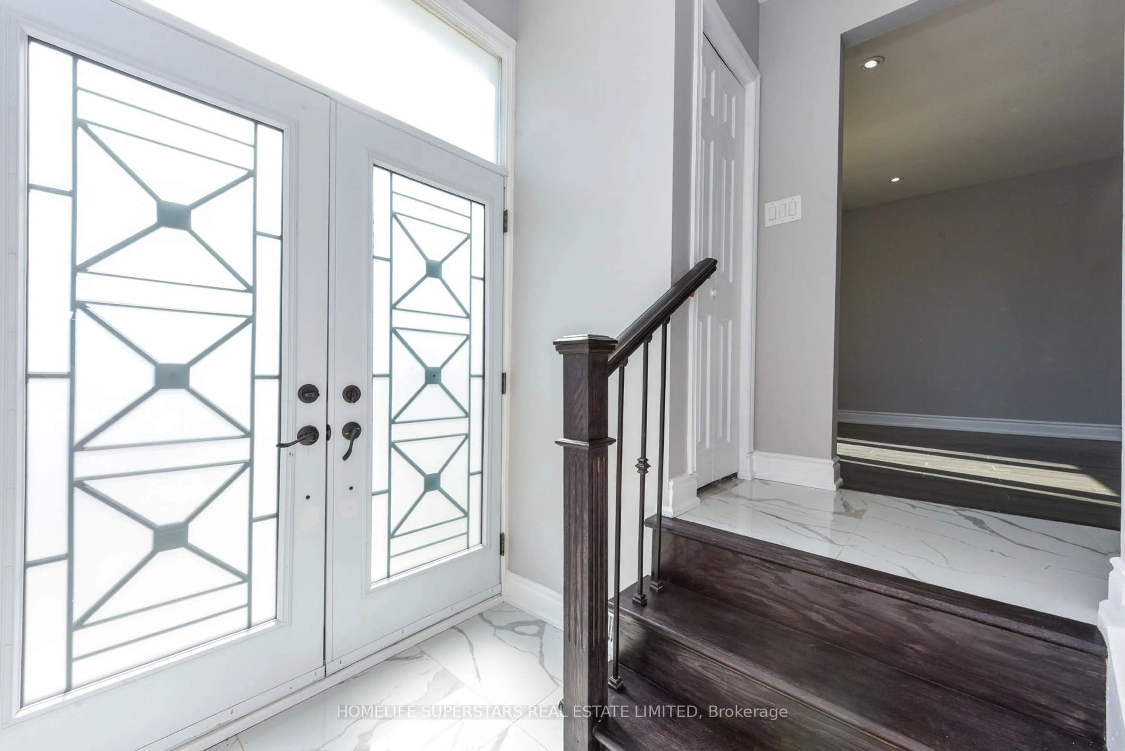 Indoor entryway for 76 Flowertown Ave, Brampton Ontario L6X 2K7