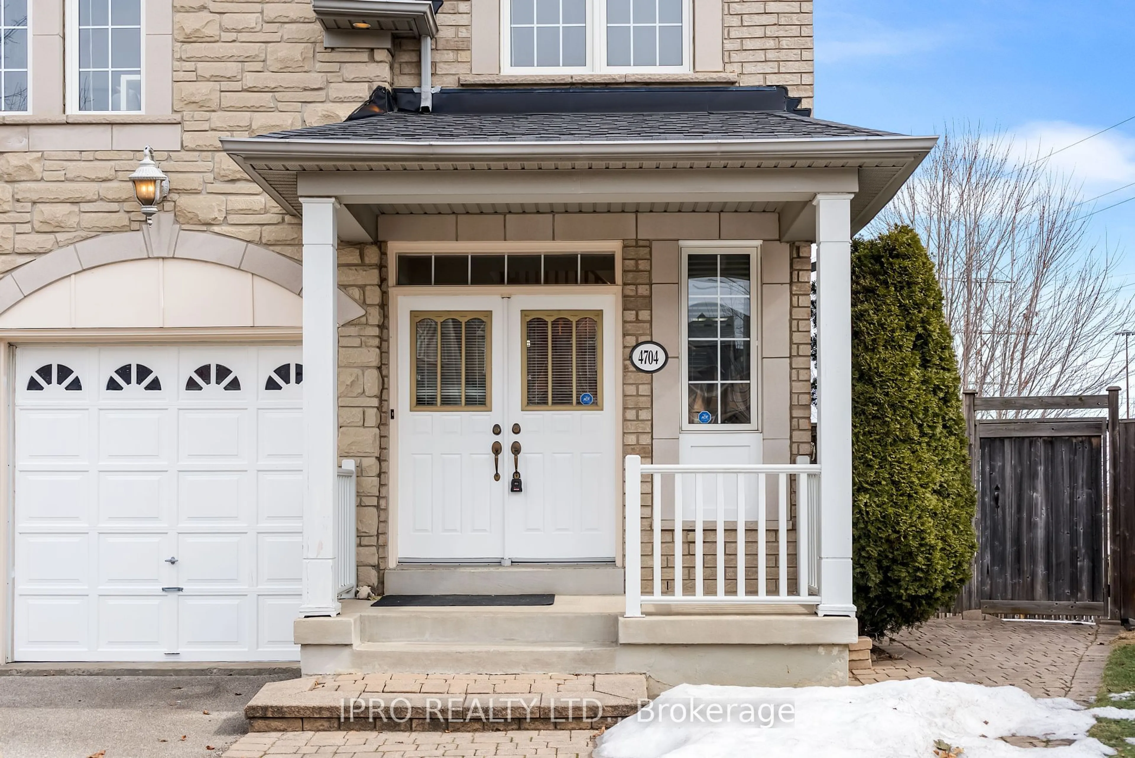 Indoor entryway for 4704 James Austin Dr, Mississauga Ontario L4Z 4H1