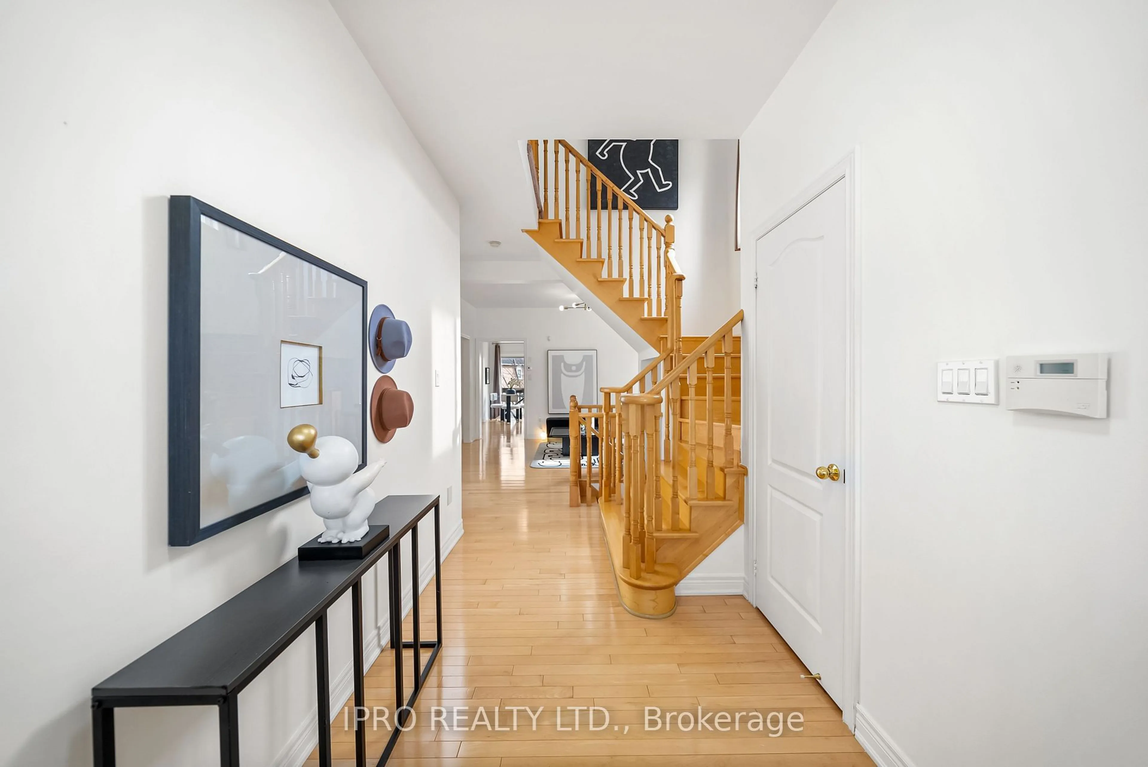 Indoor foyer for 4704 James Austin Dr, Mississauga Ontario L4Z 4H1