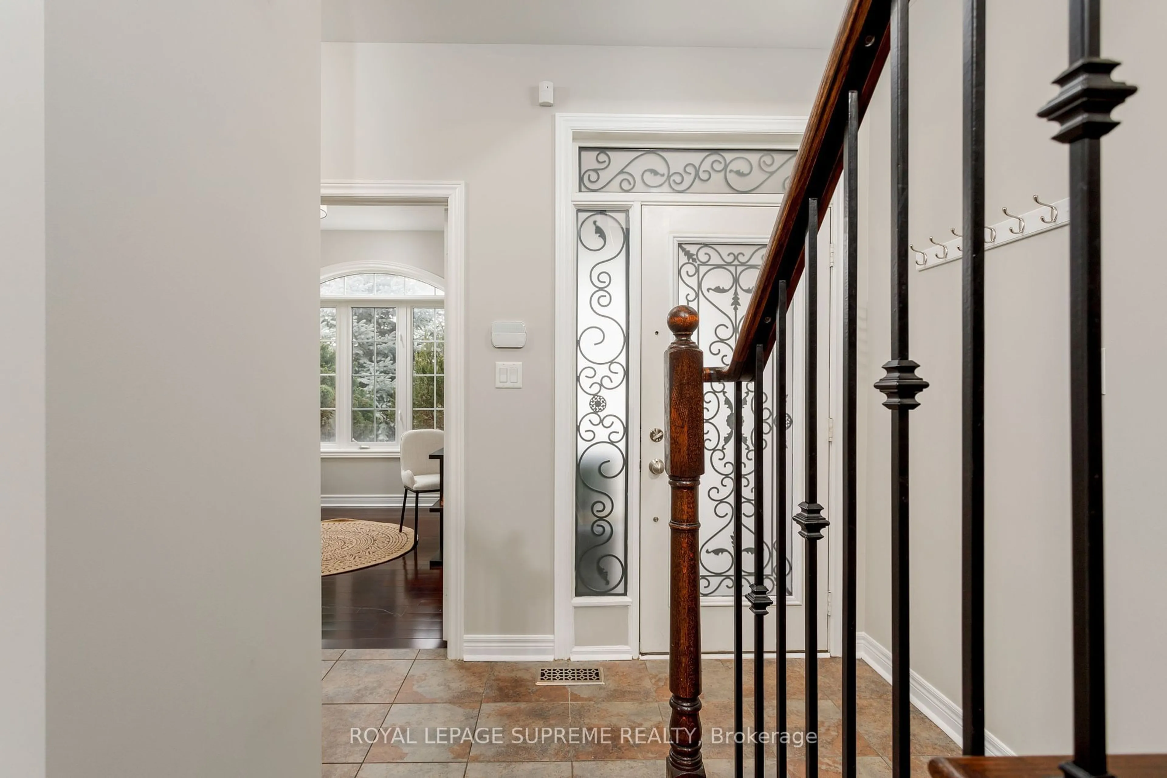 Indoor entryway for 90 Lightcatcher Circ, Brampton Ontario L6P 3P4