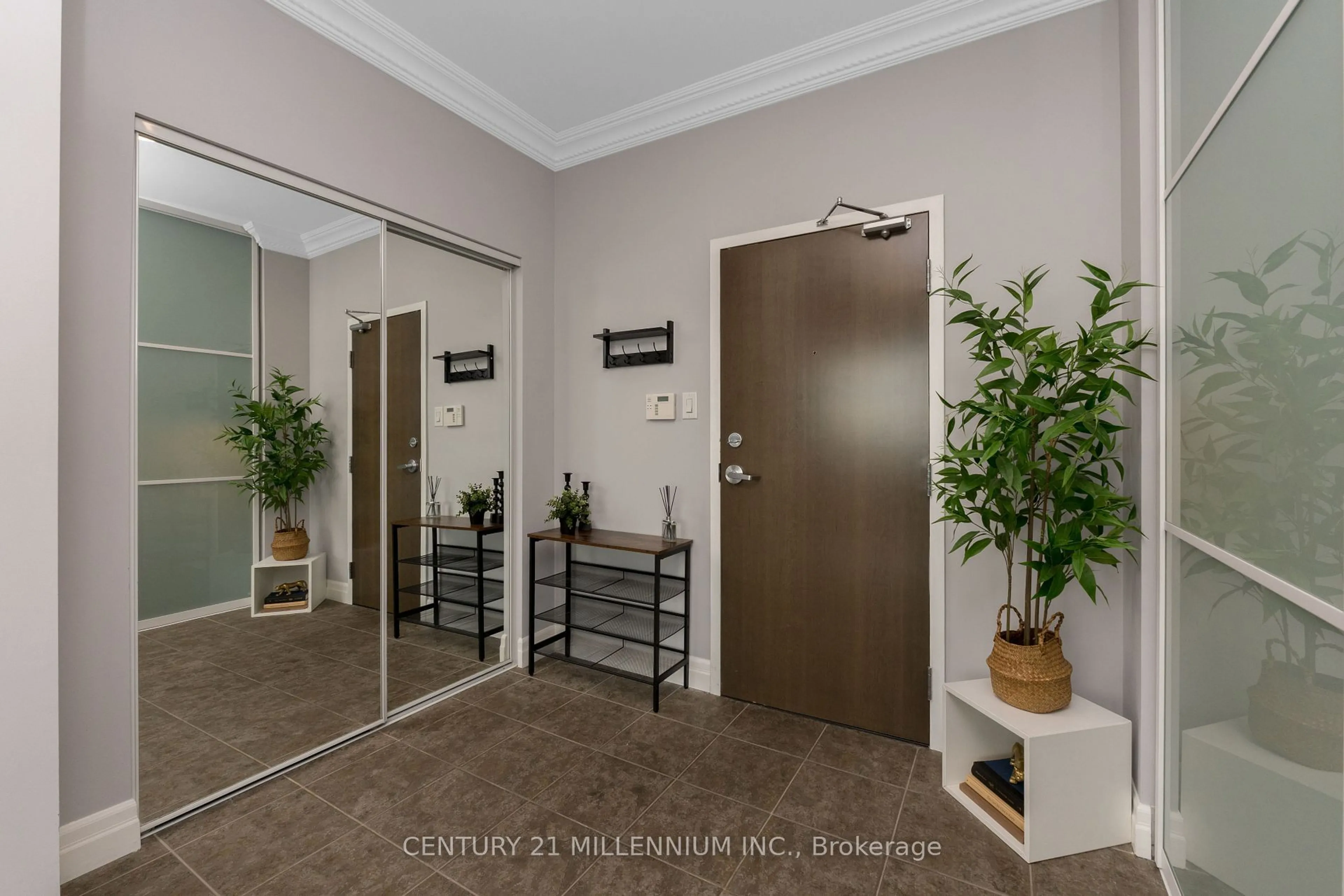 Indoor entryway for 9 George St #2607, Brampton Ontario L6X 0T6