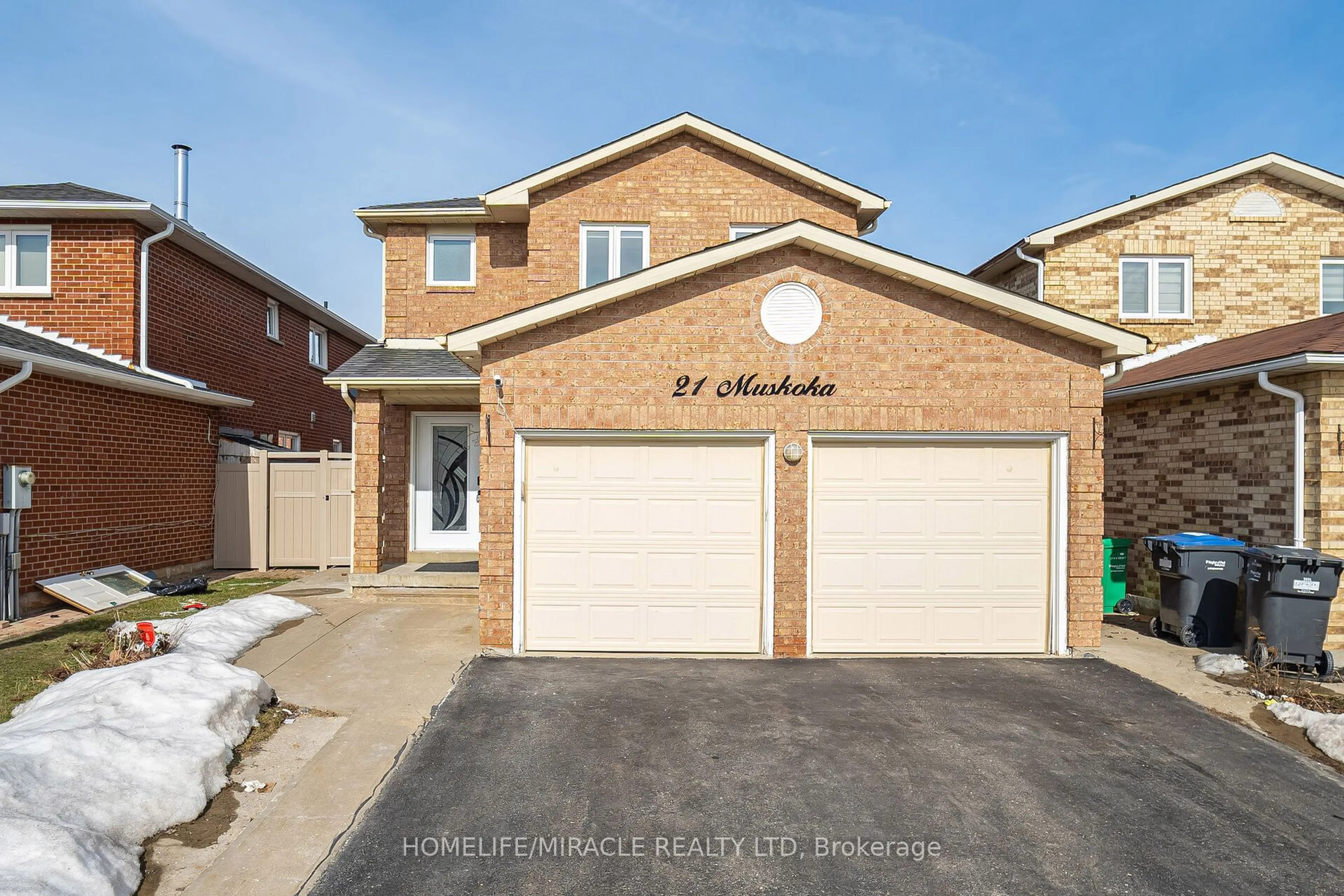 Home with brick exterior material, street for 21 Muskoka St, Brampton Ontario L6Z 3W3