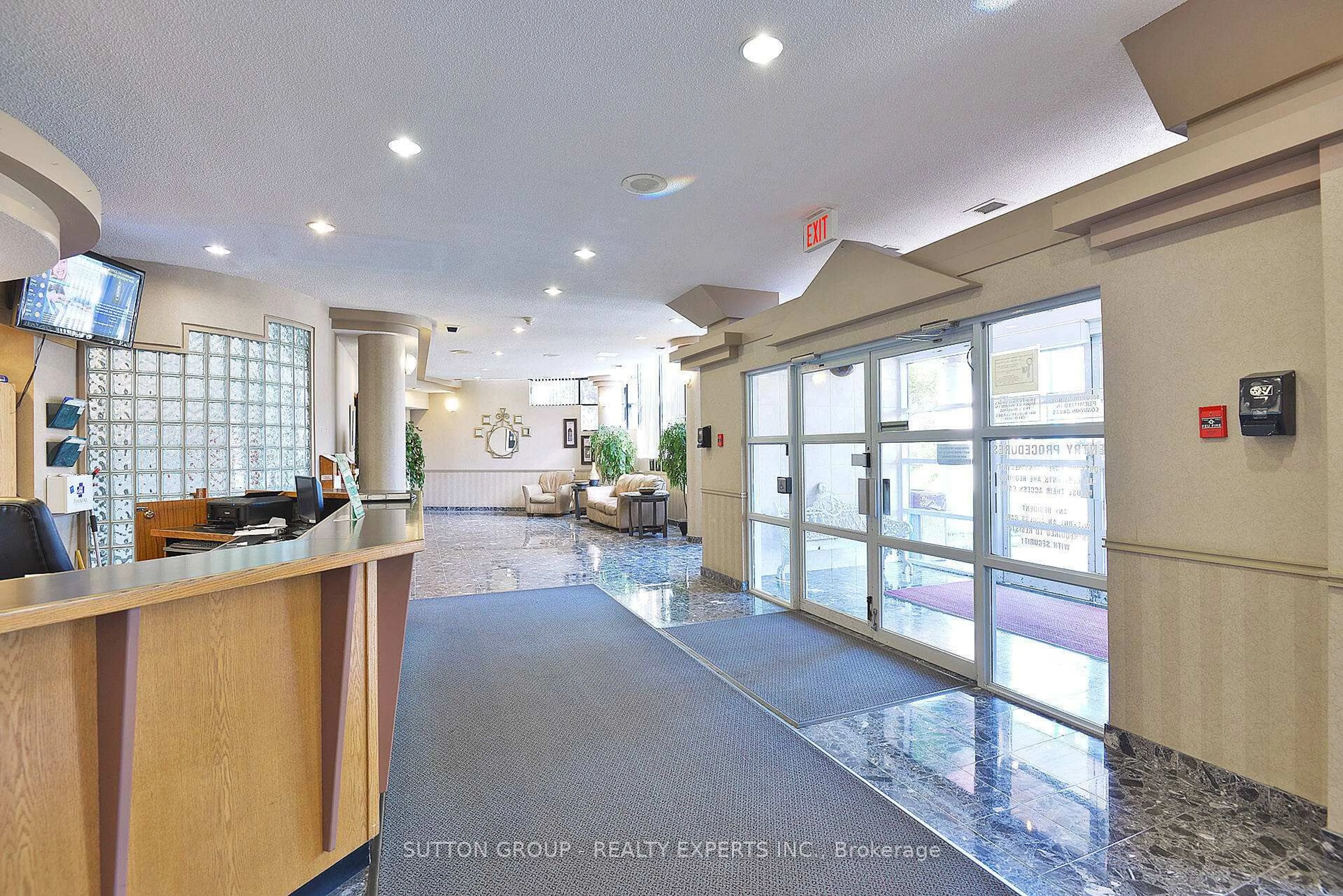 Indoor foyer for 25 Trailwood Dr #2002, Mississauga Ontario L4Z 3K9