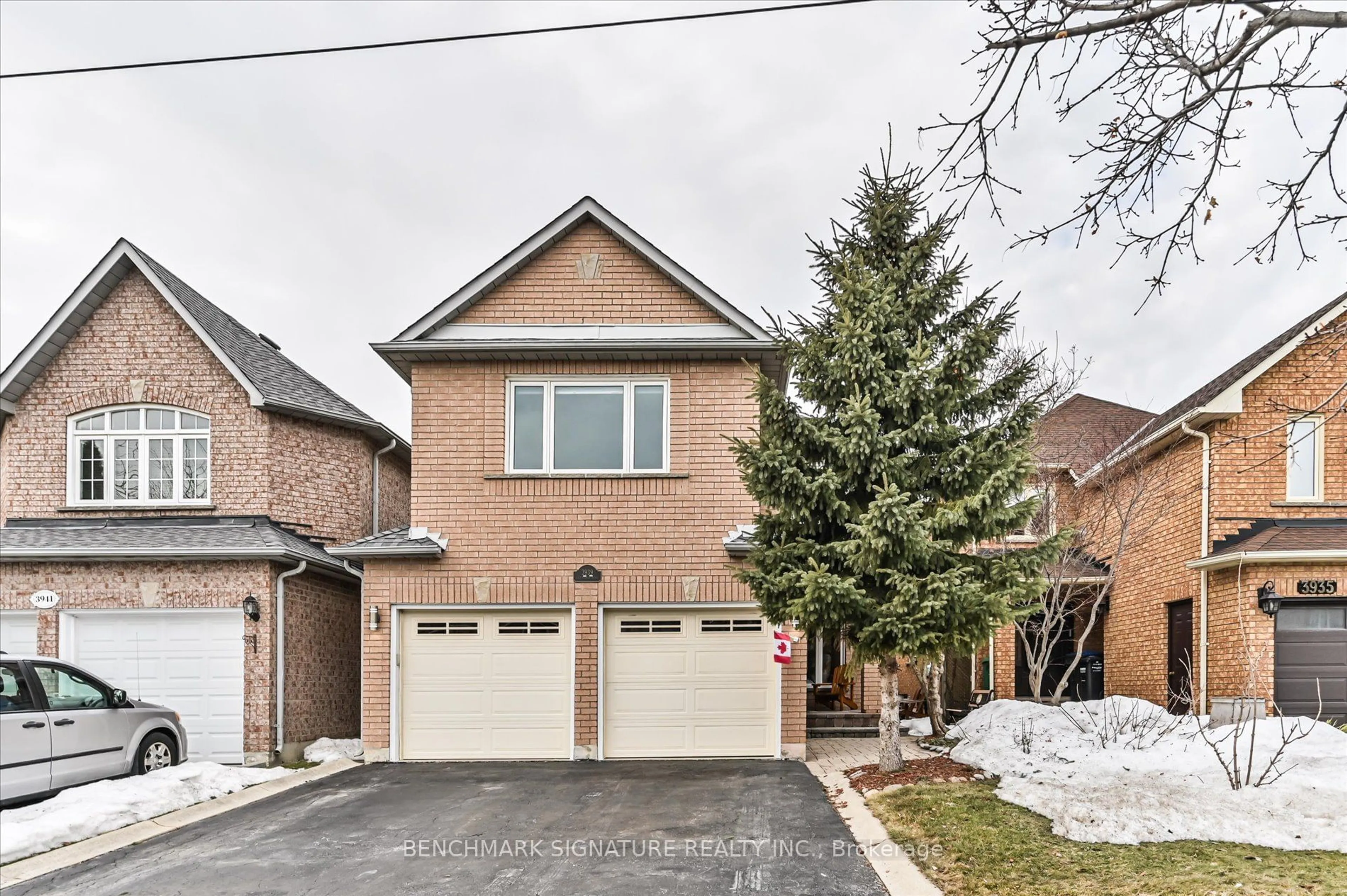 Home with brick exterior material, street for 3939 hazelridge Rd, Mississauga Ontario L5N 6Z5