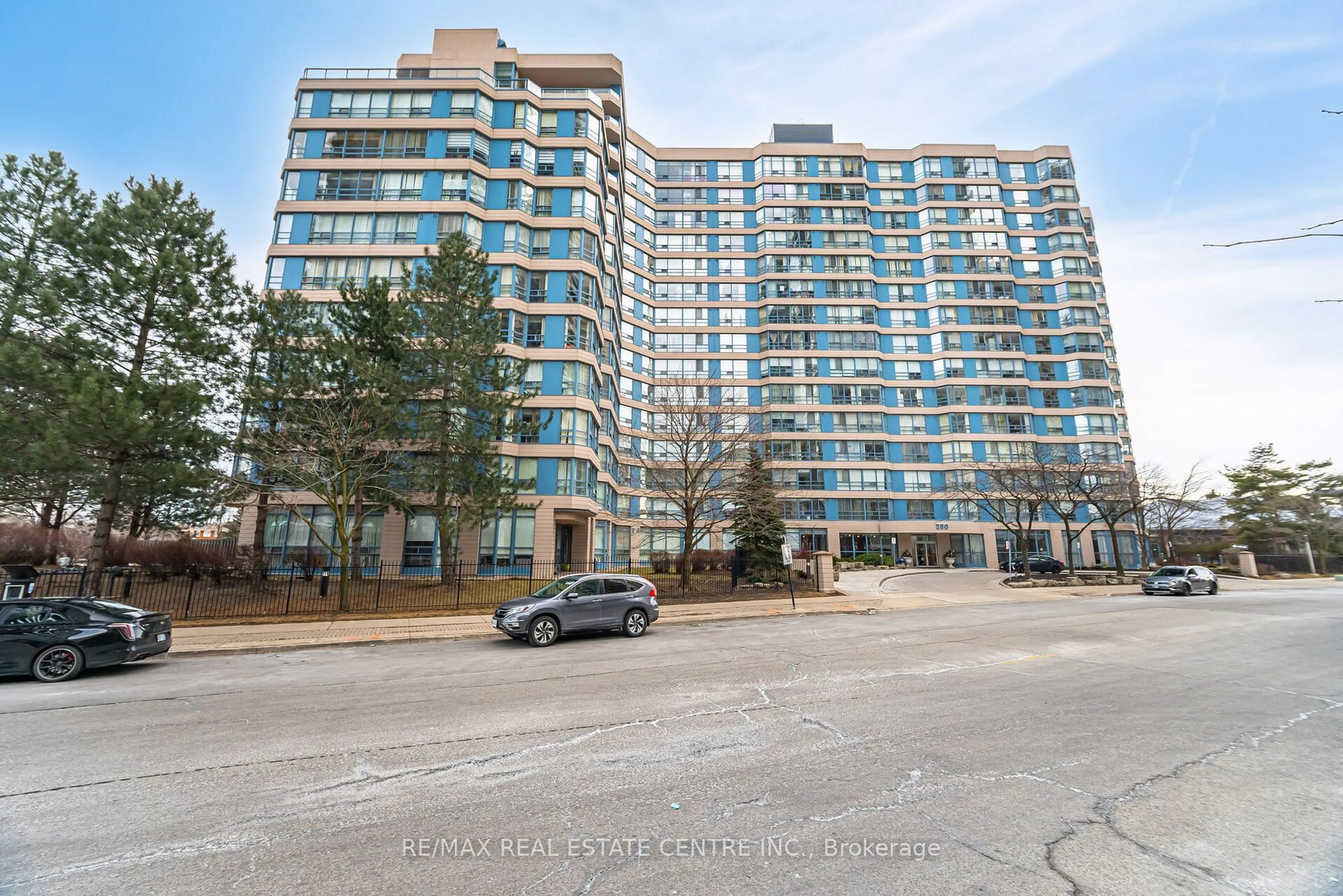 Unknown for 250 Webb Dr #412, Mississauga Ontario L5B 3Z4