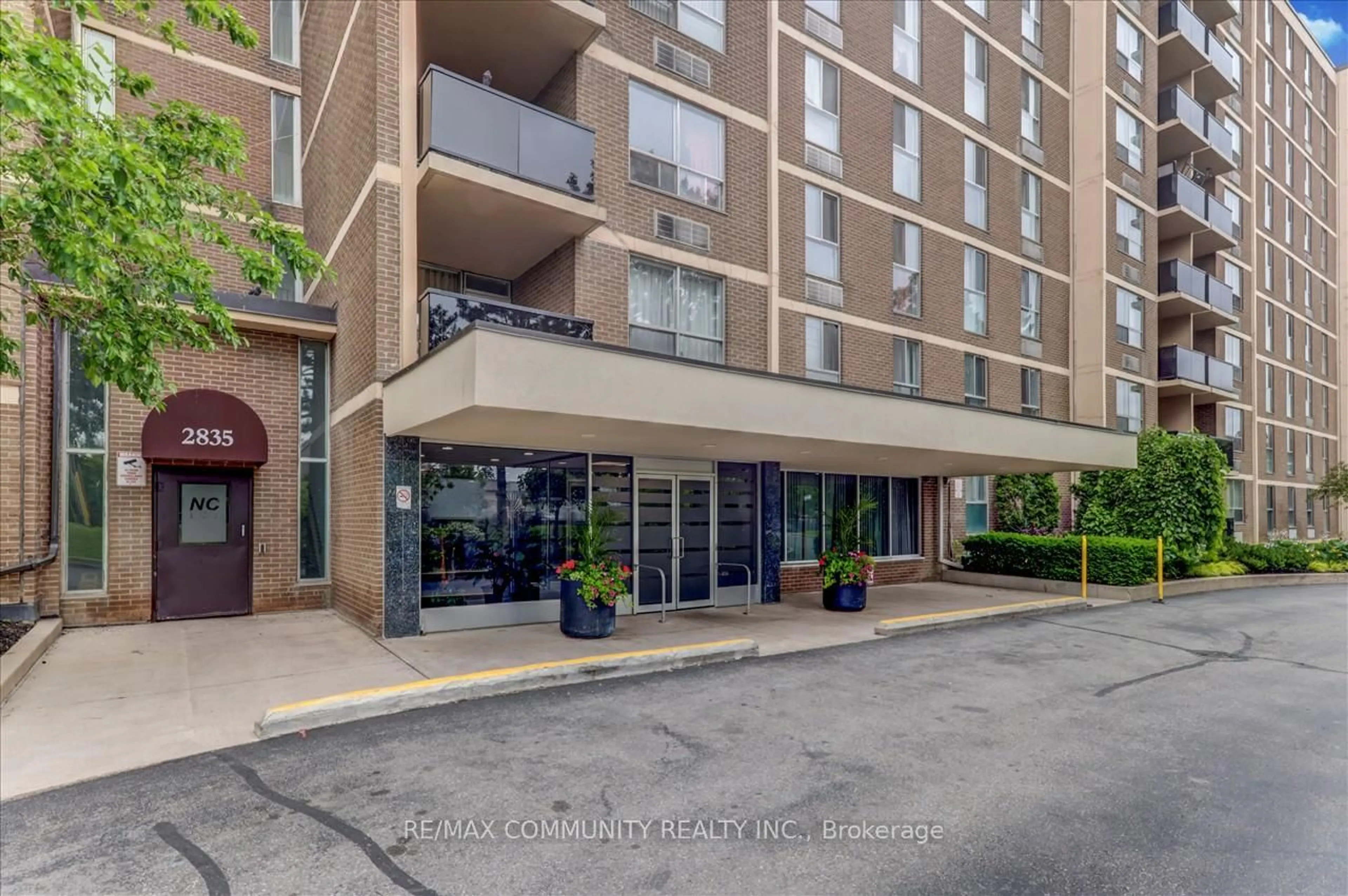 Indoor foyer for 2835 Islington Ave #503, Toronto Ontario M9L 2K2