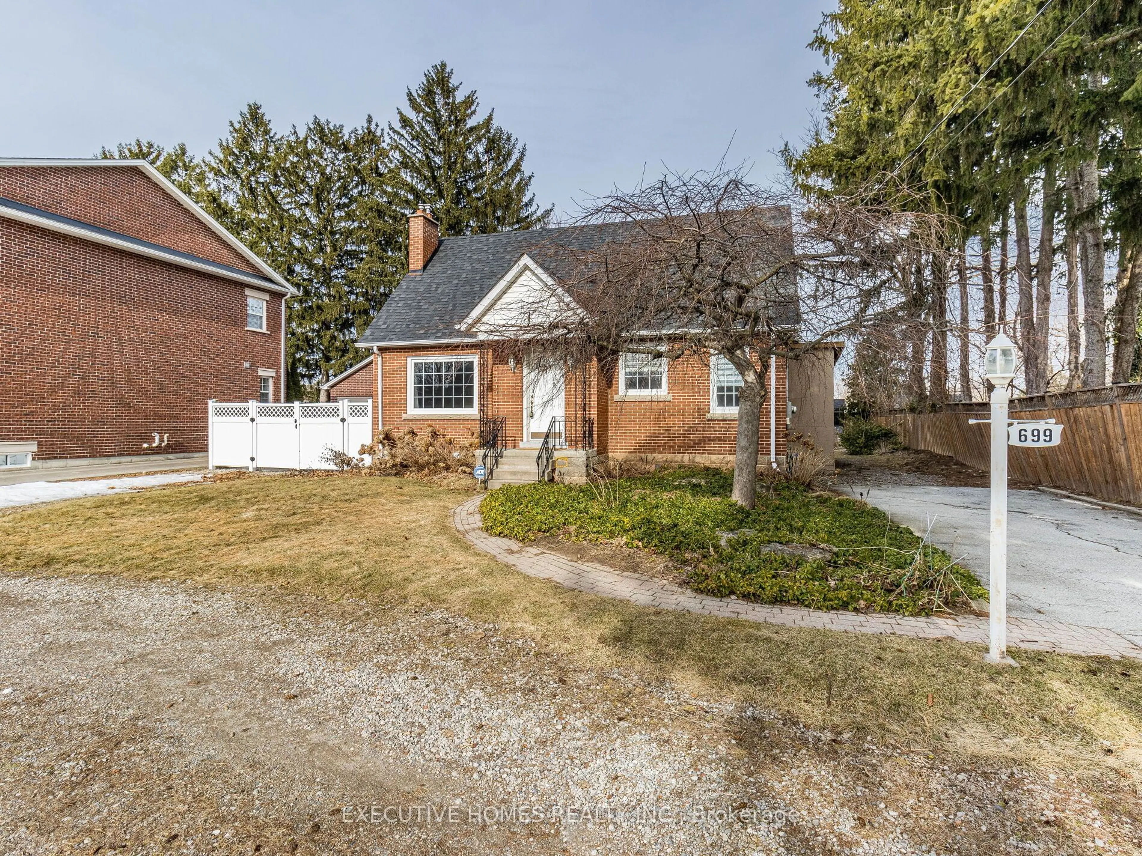 Home with brick exterior material, street for 699 Cedar Ave, Burlington Ontario L7T 2R6