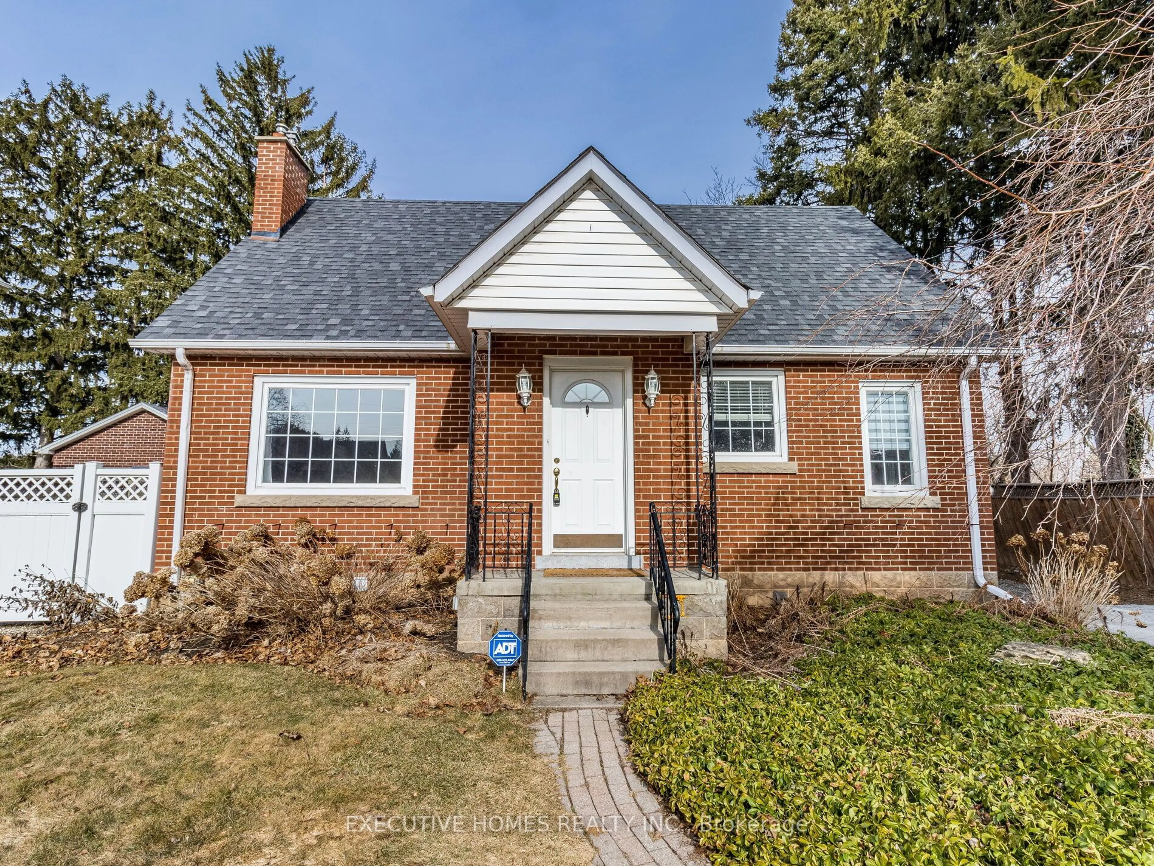 Home with brick exterior material, street for 699 Cedar Ave, Burlington Ontario L7T 2R6