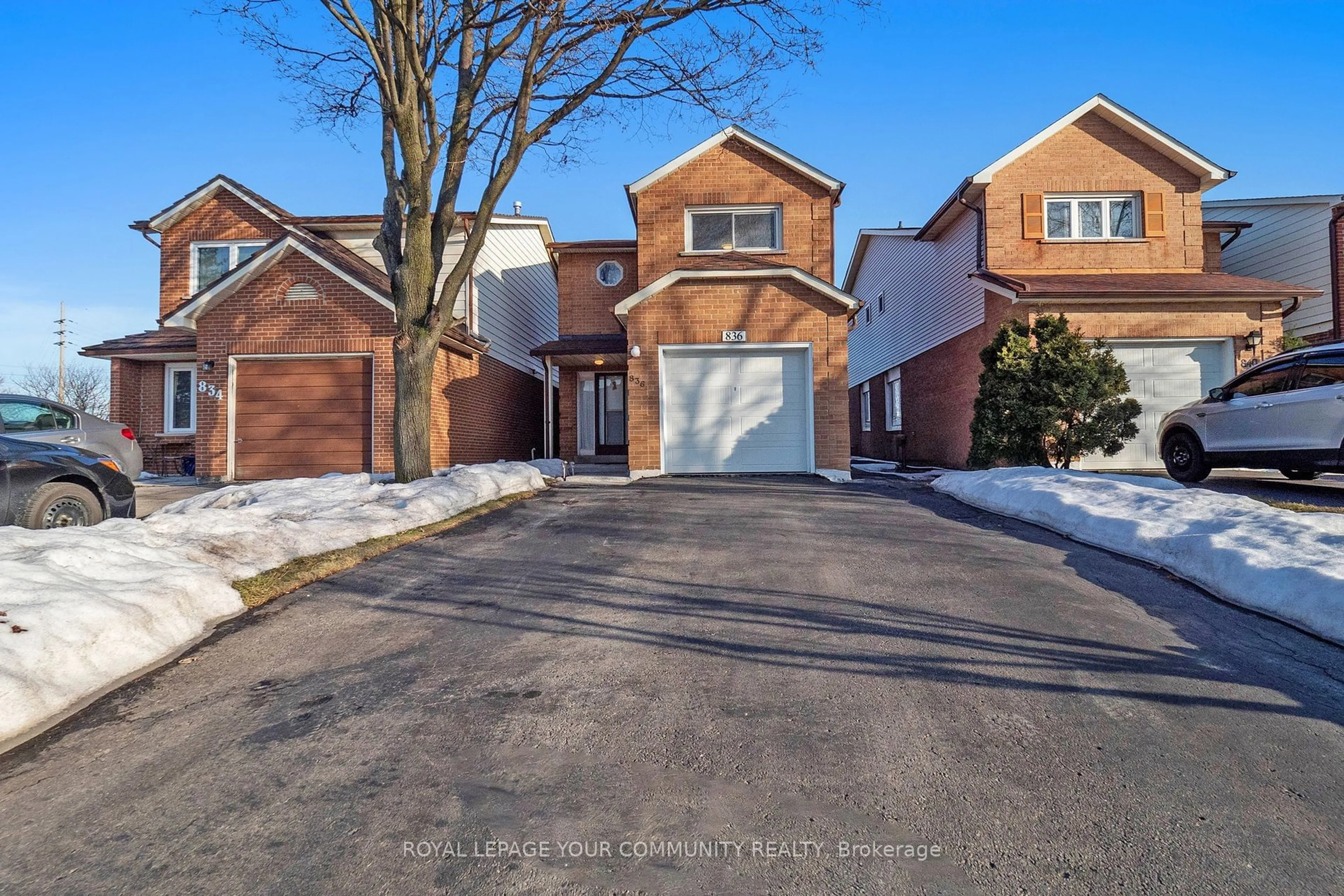 Home with brick exterior material, street for 836 Messenger Meadow Dr, Mississauga Ontario L5C 3T2