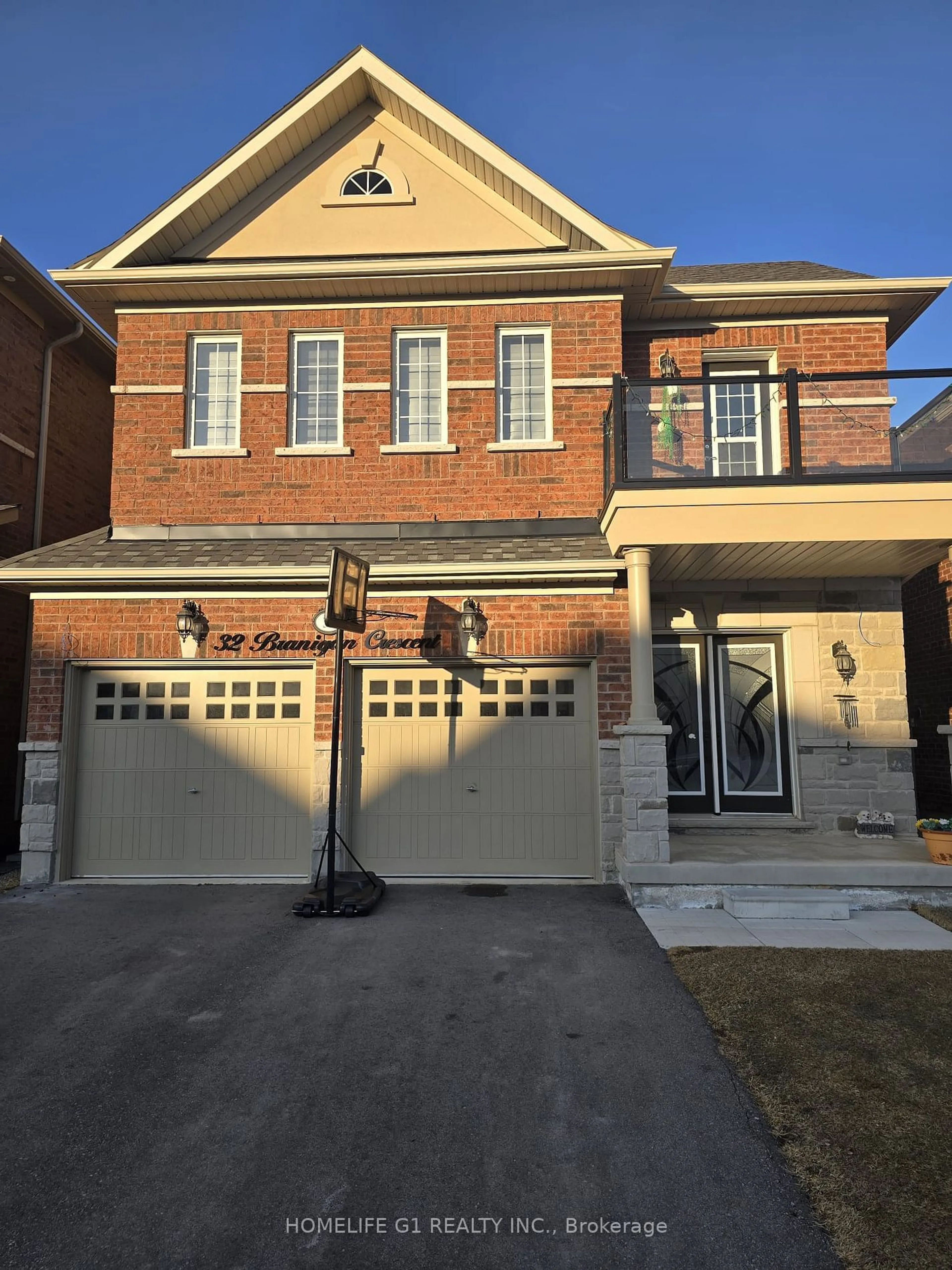 Home with brick exterior material, street for 32 Branigan Cres, Halton Hills Ontario L7G 0N1