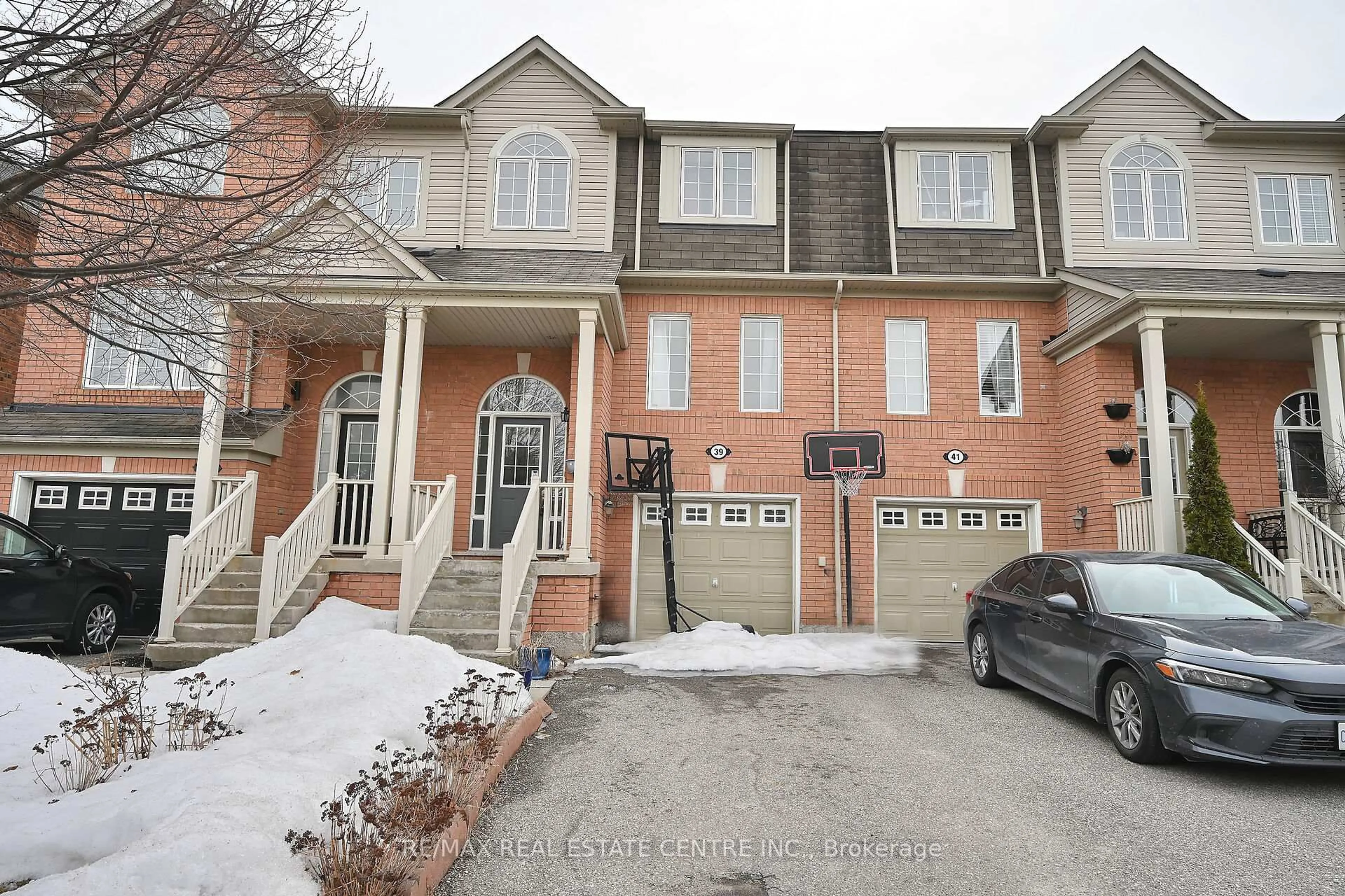 Unknown for 39 Decker Hollow Circ, Brampton Ontario L6X 0K9