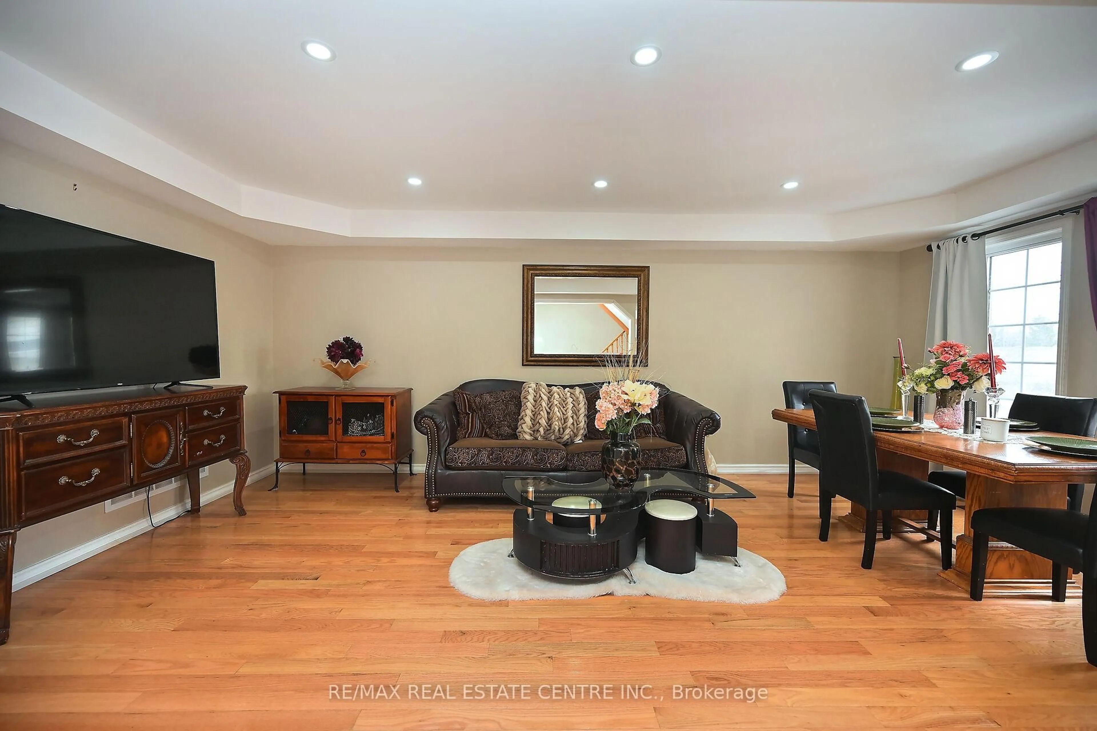 Living room with furniture, wood/laminate floor for 39 Decker Hollow Circ, Brampton Ontario L6X 0K9