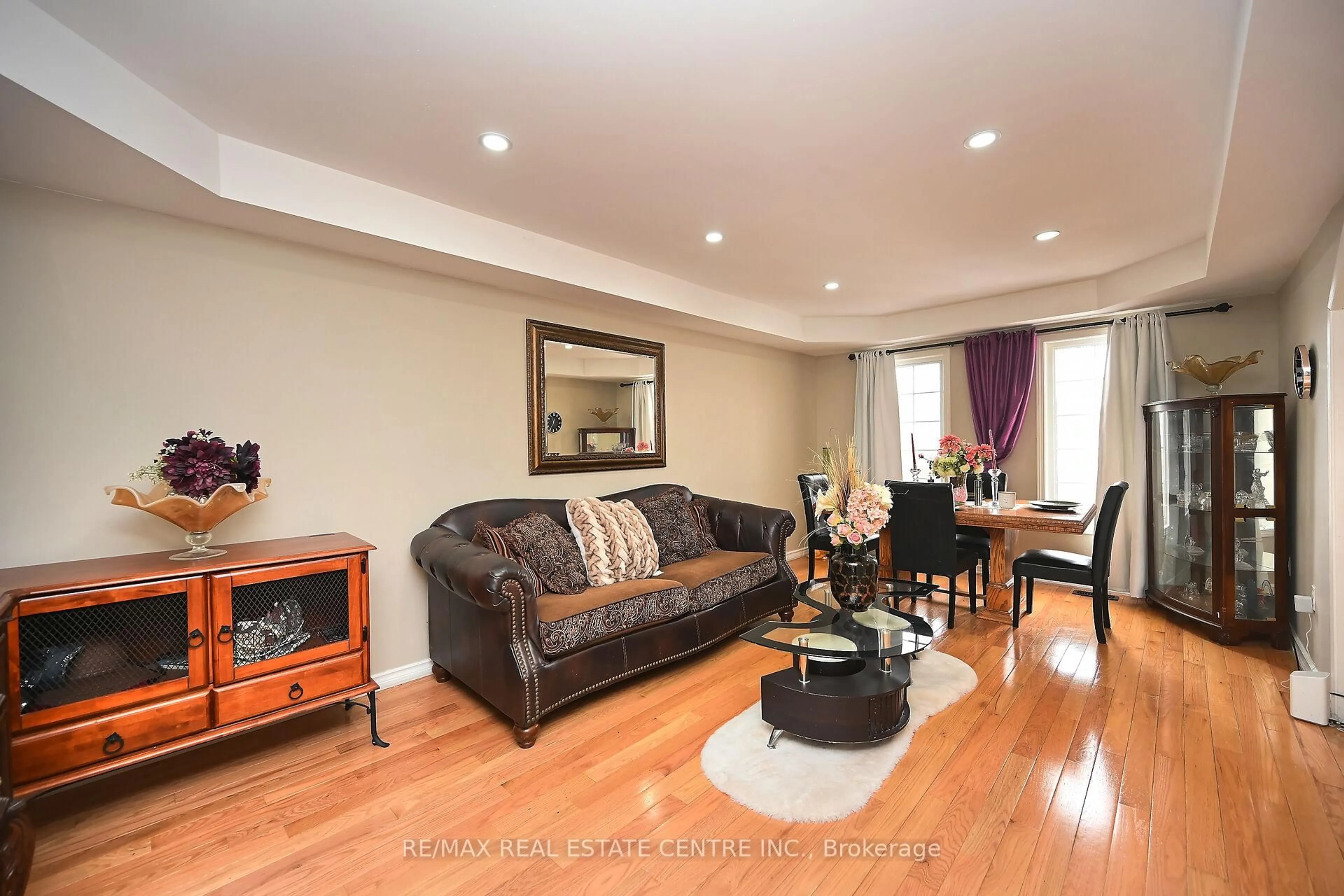 Living room with furniture, wood/laminate floor for 39 Decker Hollow Circ, Brampton Ontario L6X 0K9