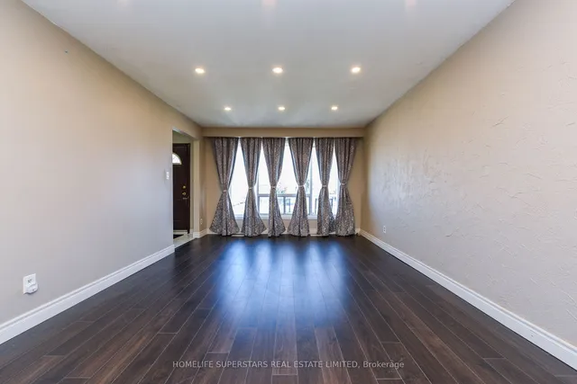 Additional property image - 3424 Laddie Cres