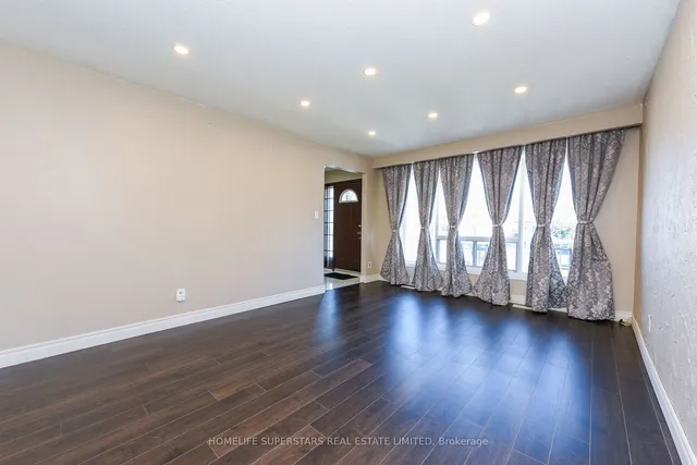 Additional property image - 3424 Laddie Cres