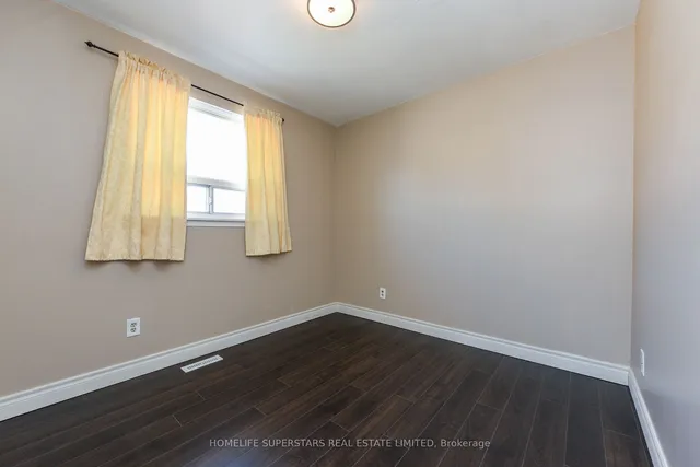Additional property image - 3424 Laddie Cres
